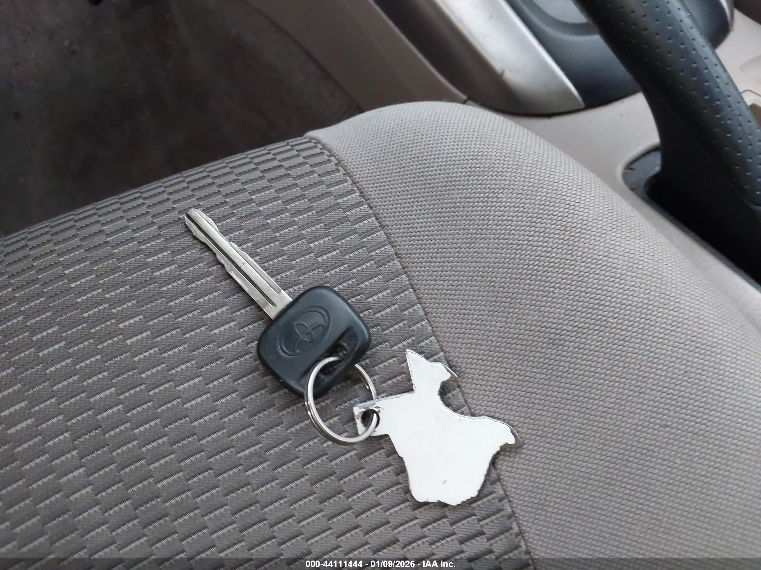 TOYOTA RAV4 image 11