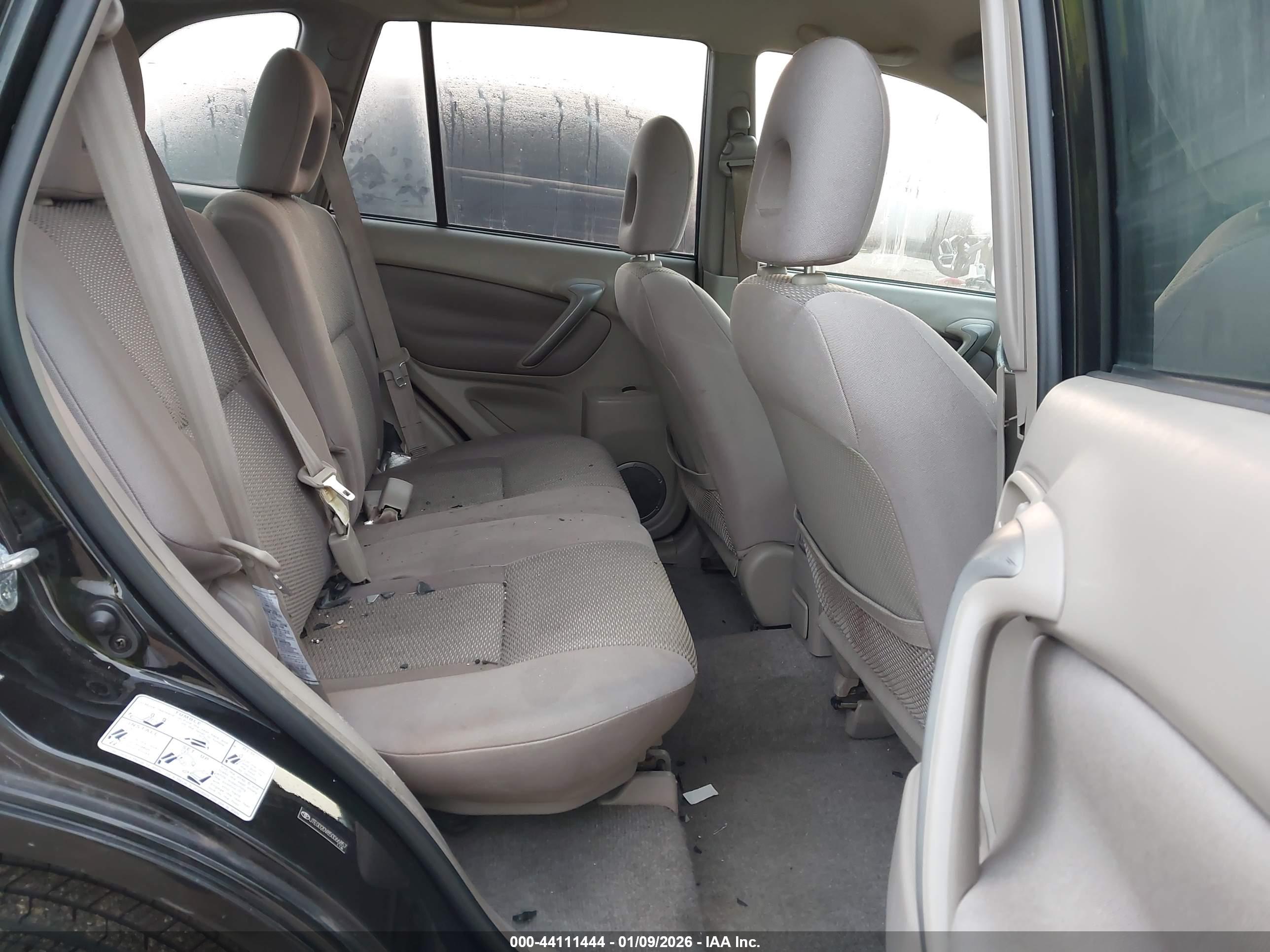 TOYOTA RAV4 image 8
