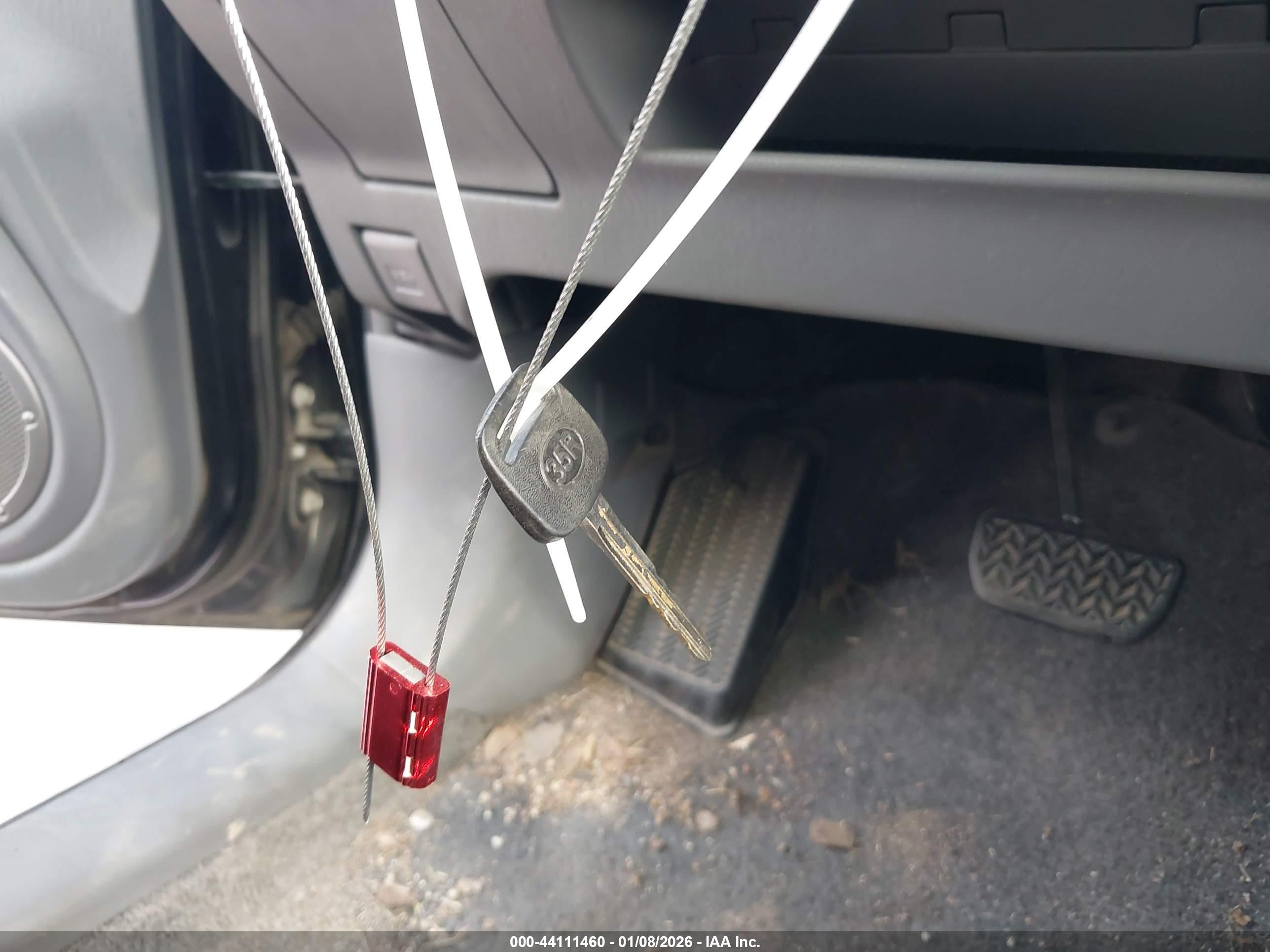 TOYOTA RAV4 image 11