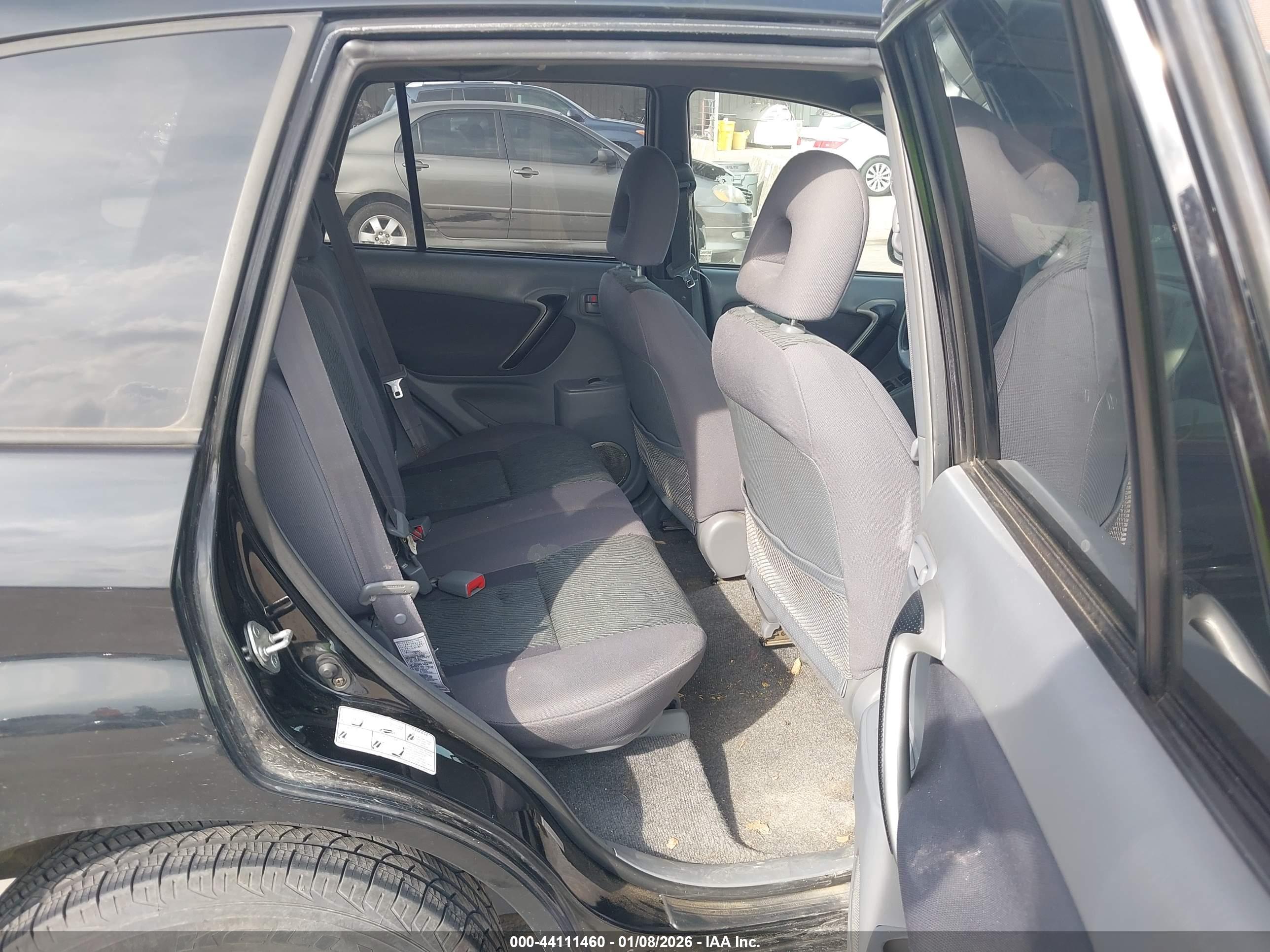 TOYOTA RAV4 image 8