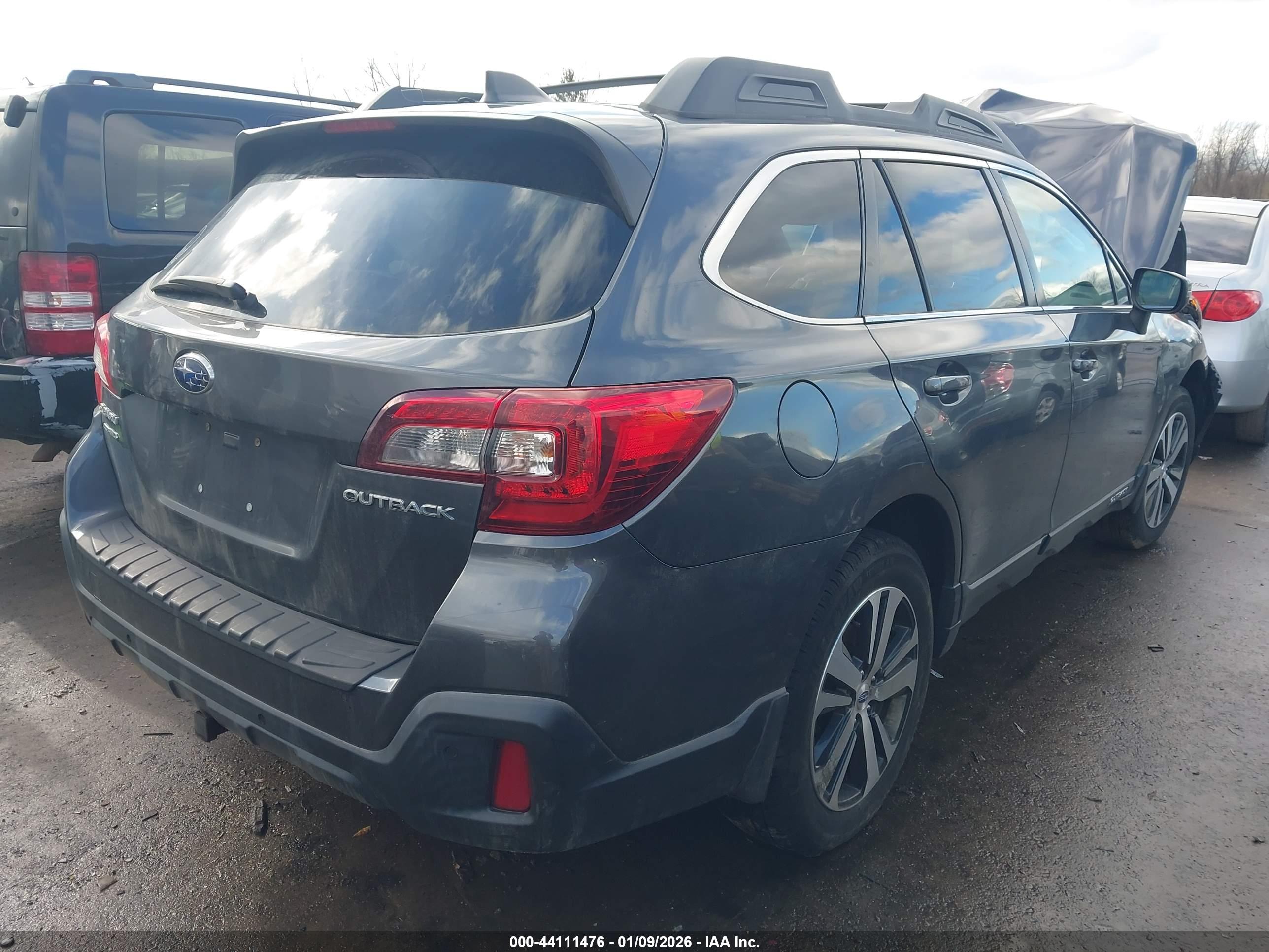 SUBARU OUTBACK image 4