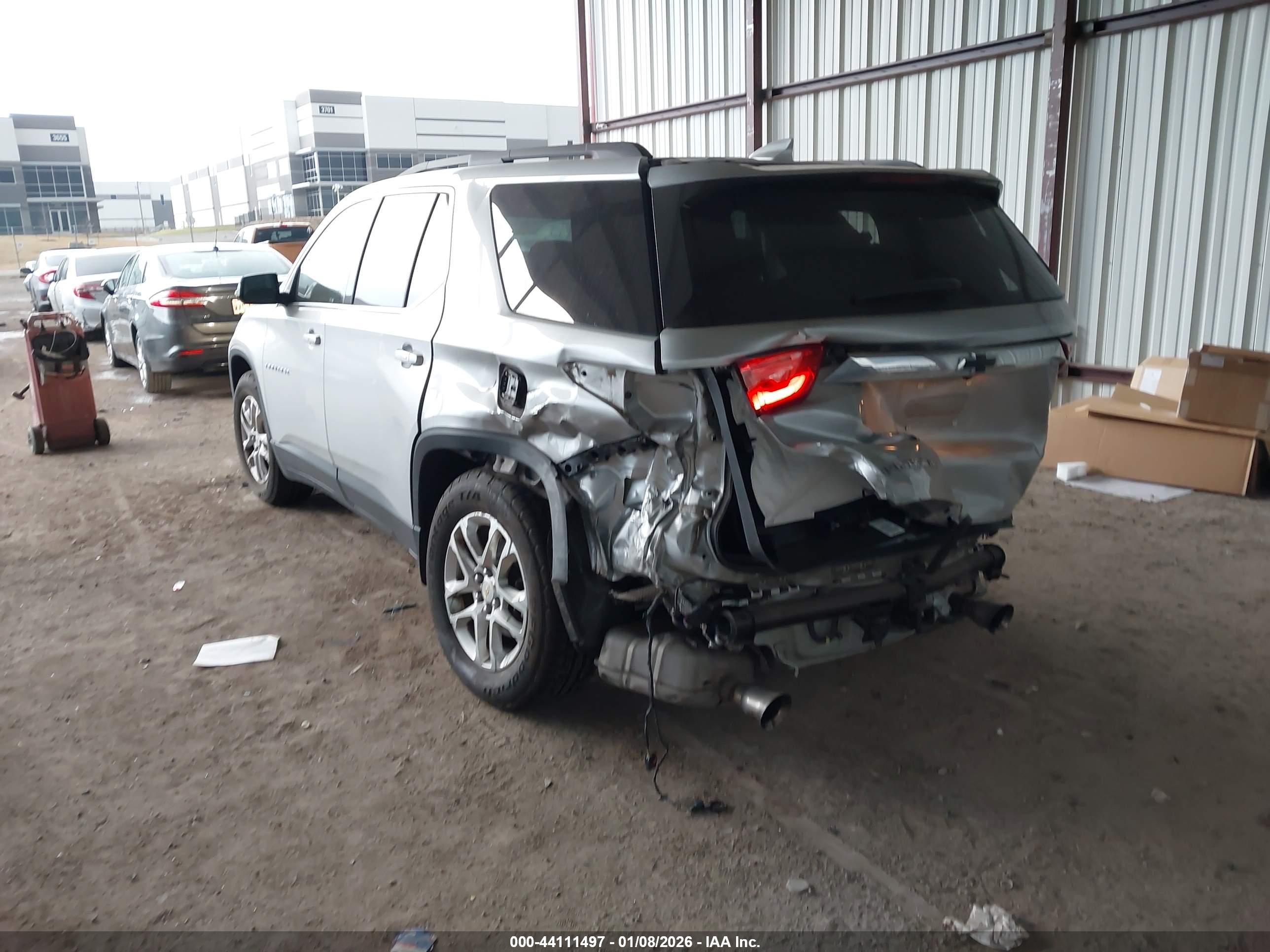 CHEVROLET TRAVERSE image 3