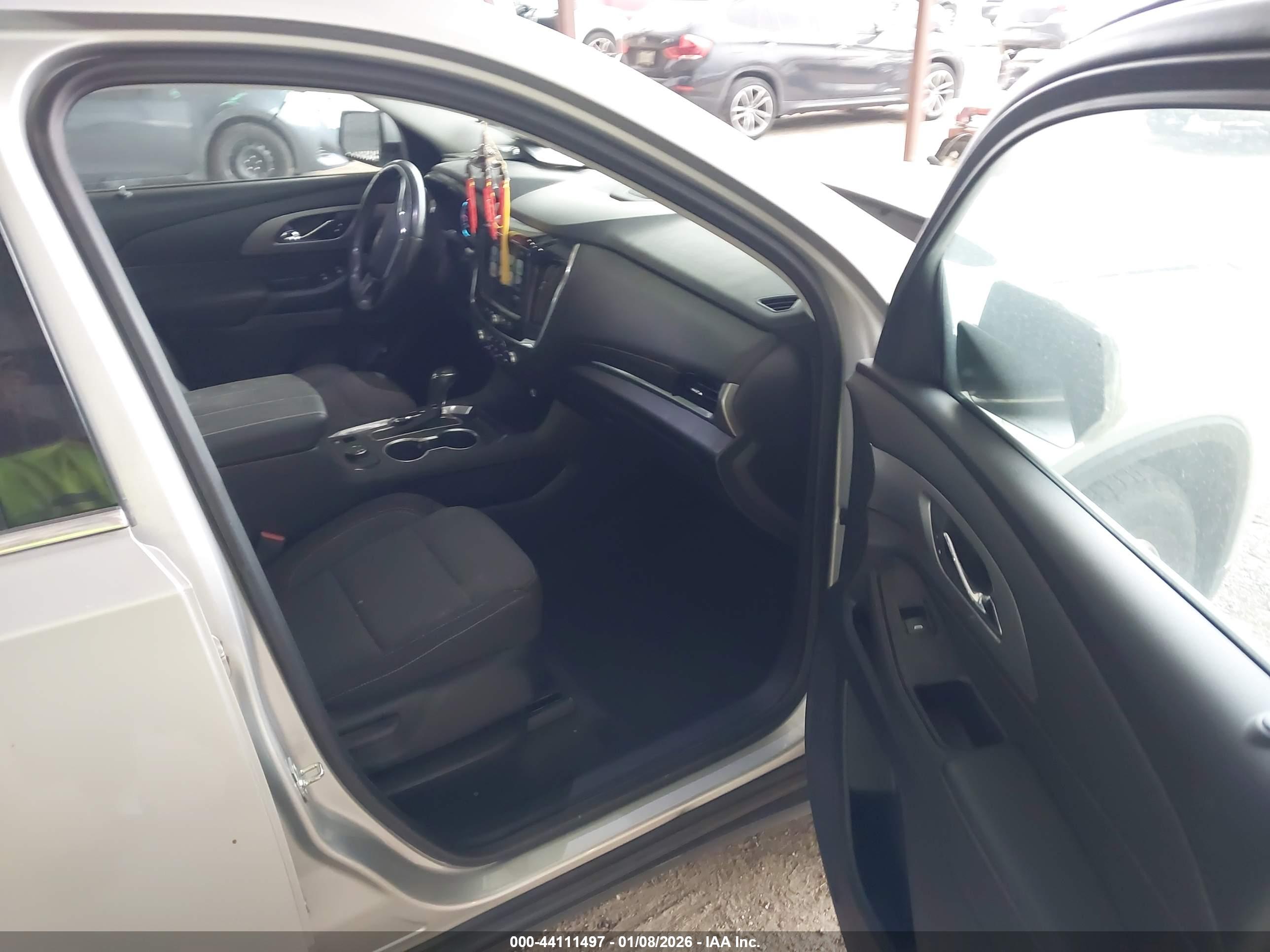 CHEVROLET TRAVERSE image 5