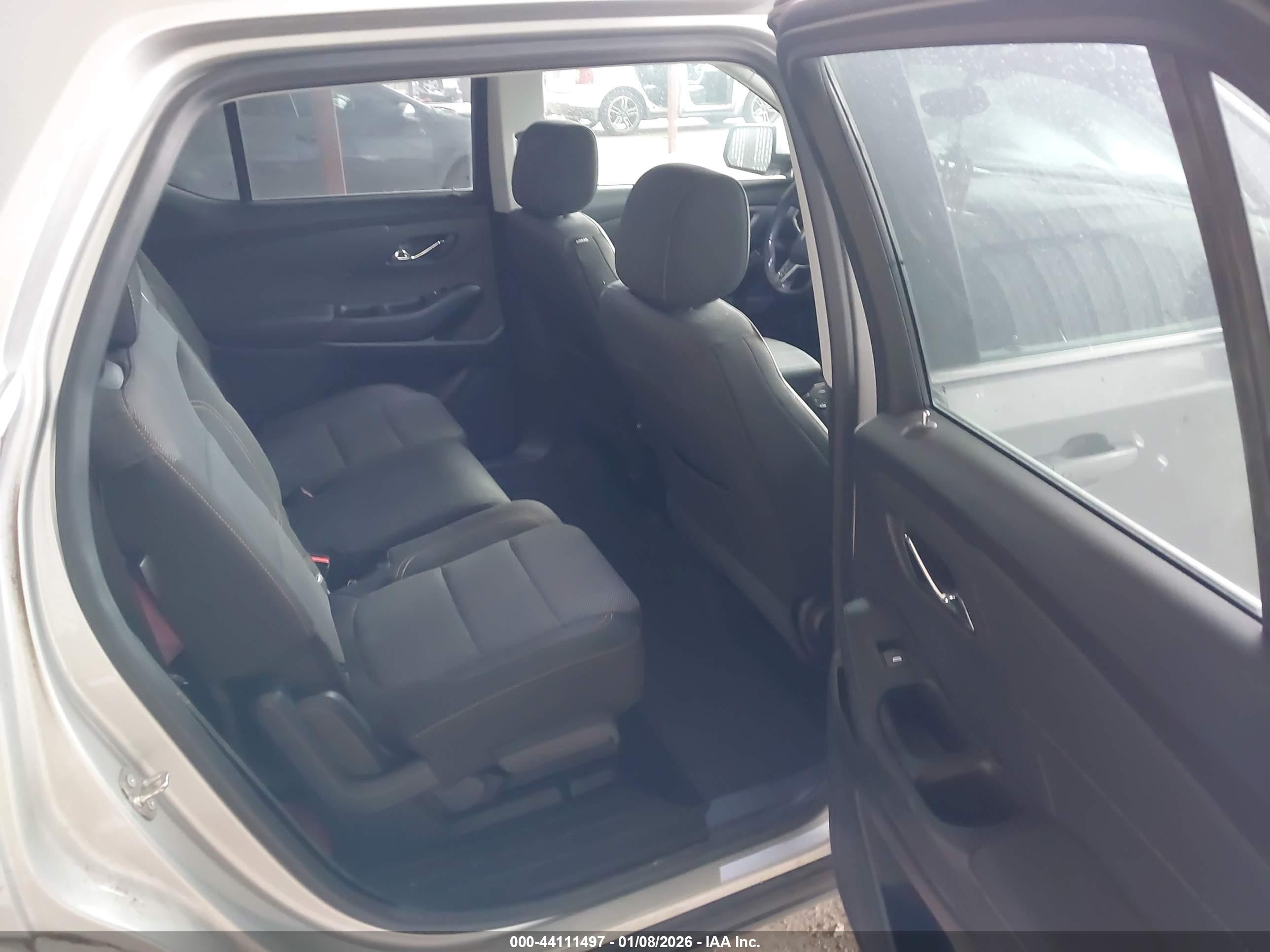 CHEVROLET TRAVERSE image 8