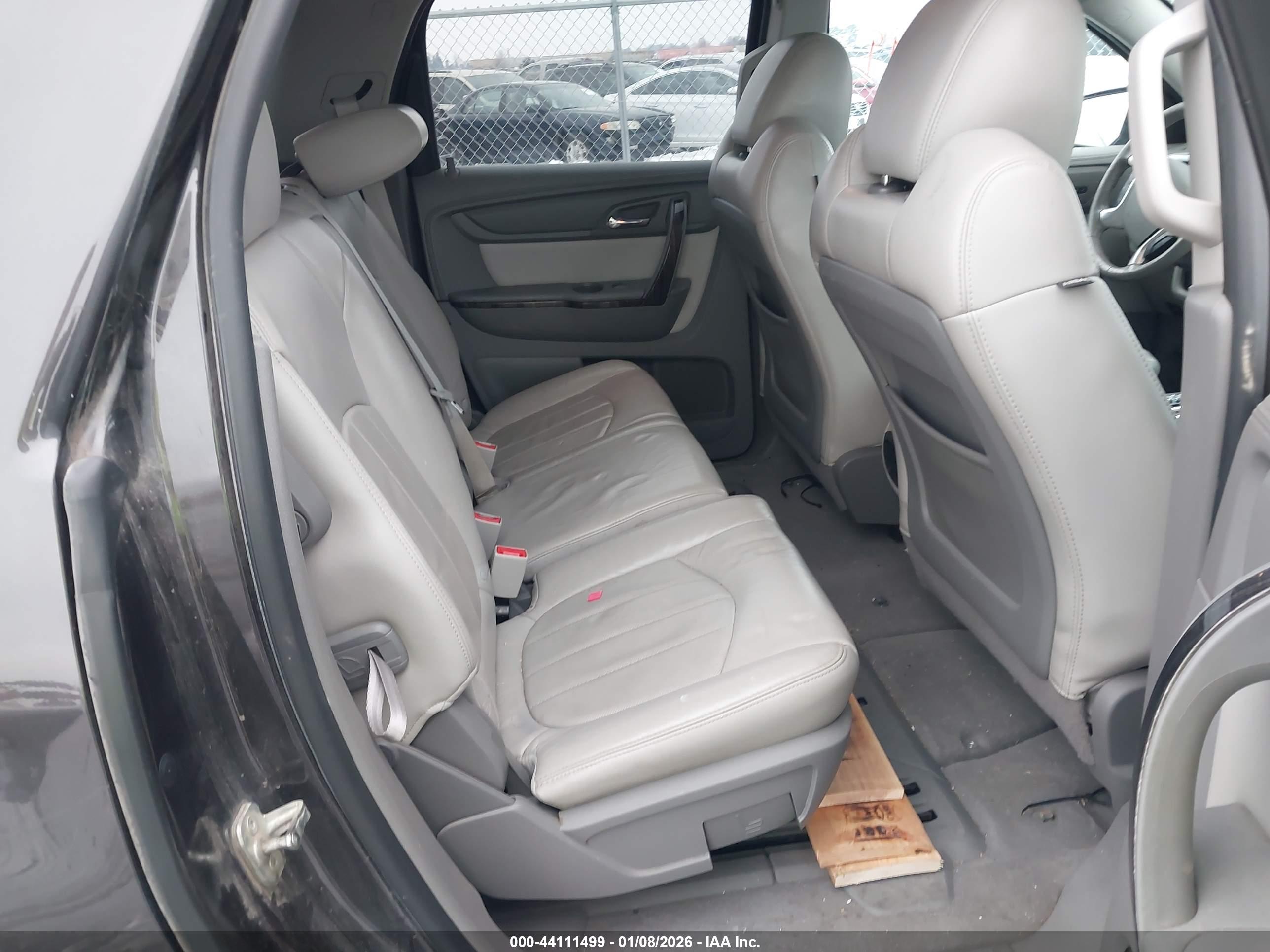 GMC ACADIA image 8