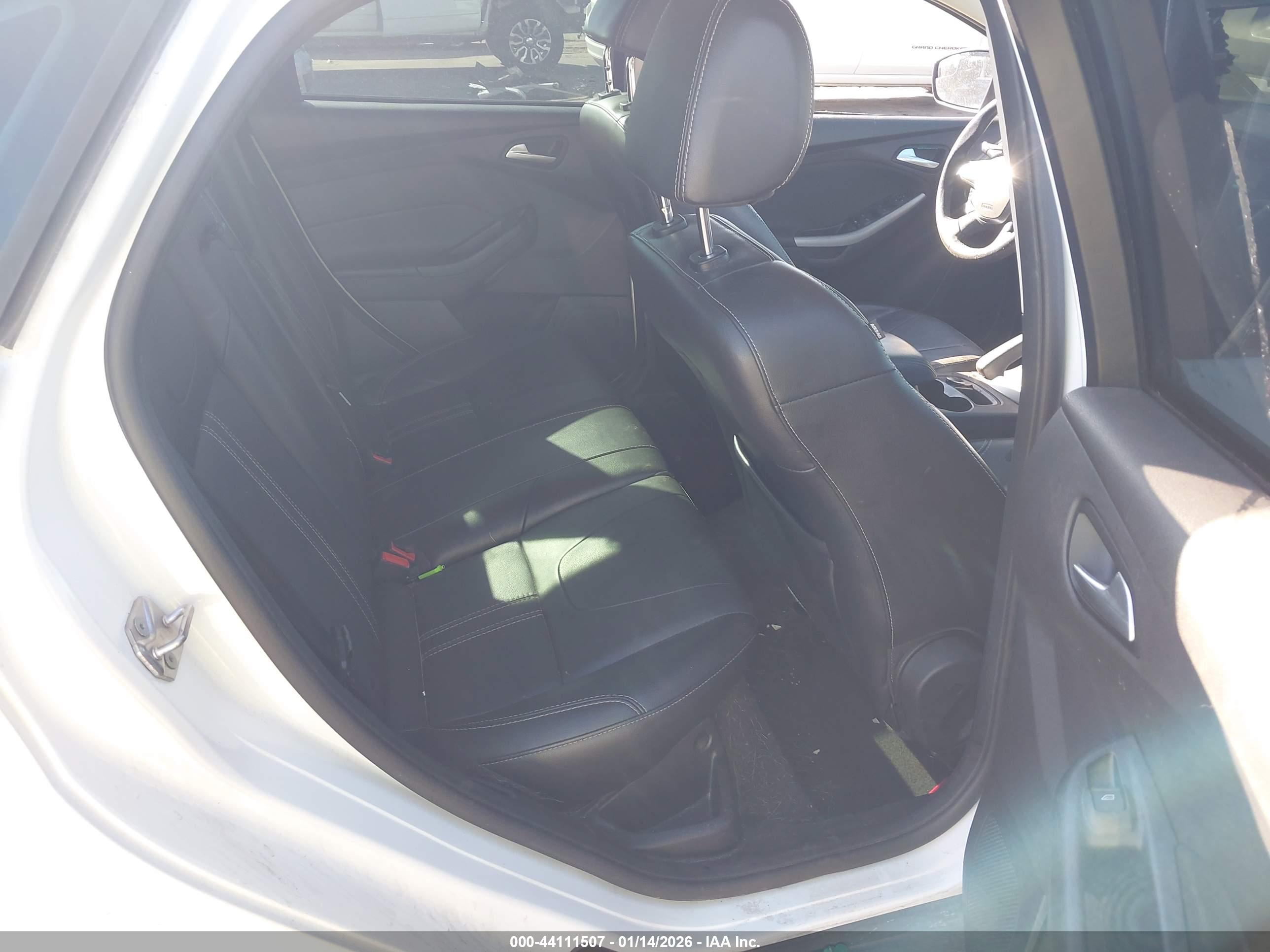 FORD FOCUS image 8