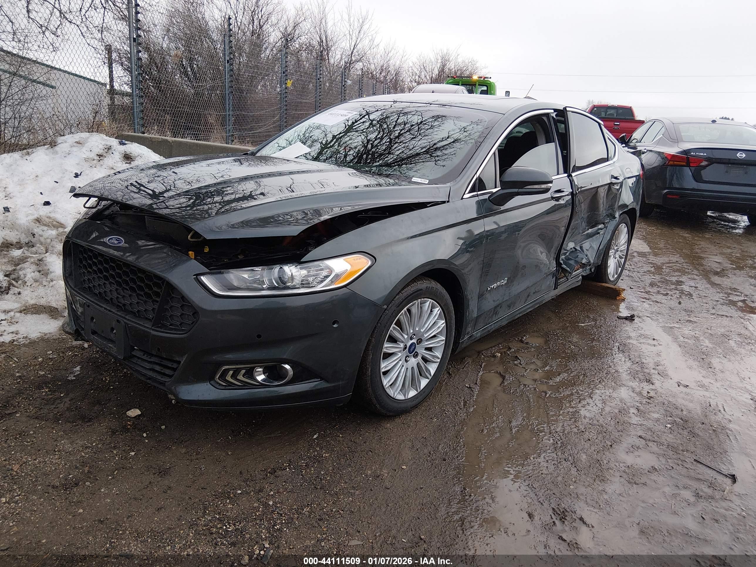 FORD FUSION image 2