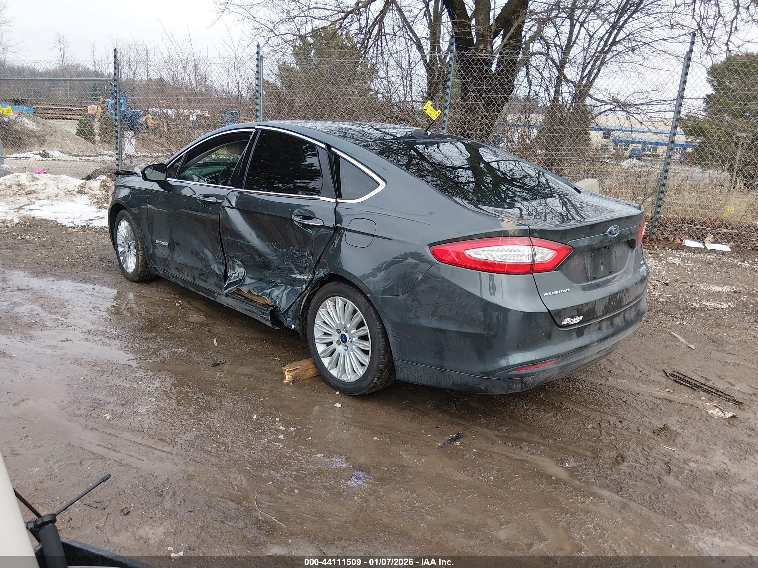 FORD FUSION image 3