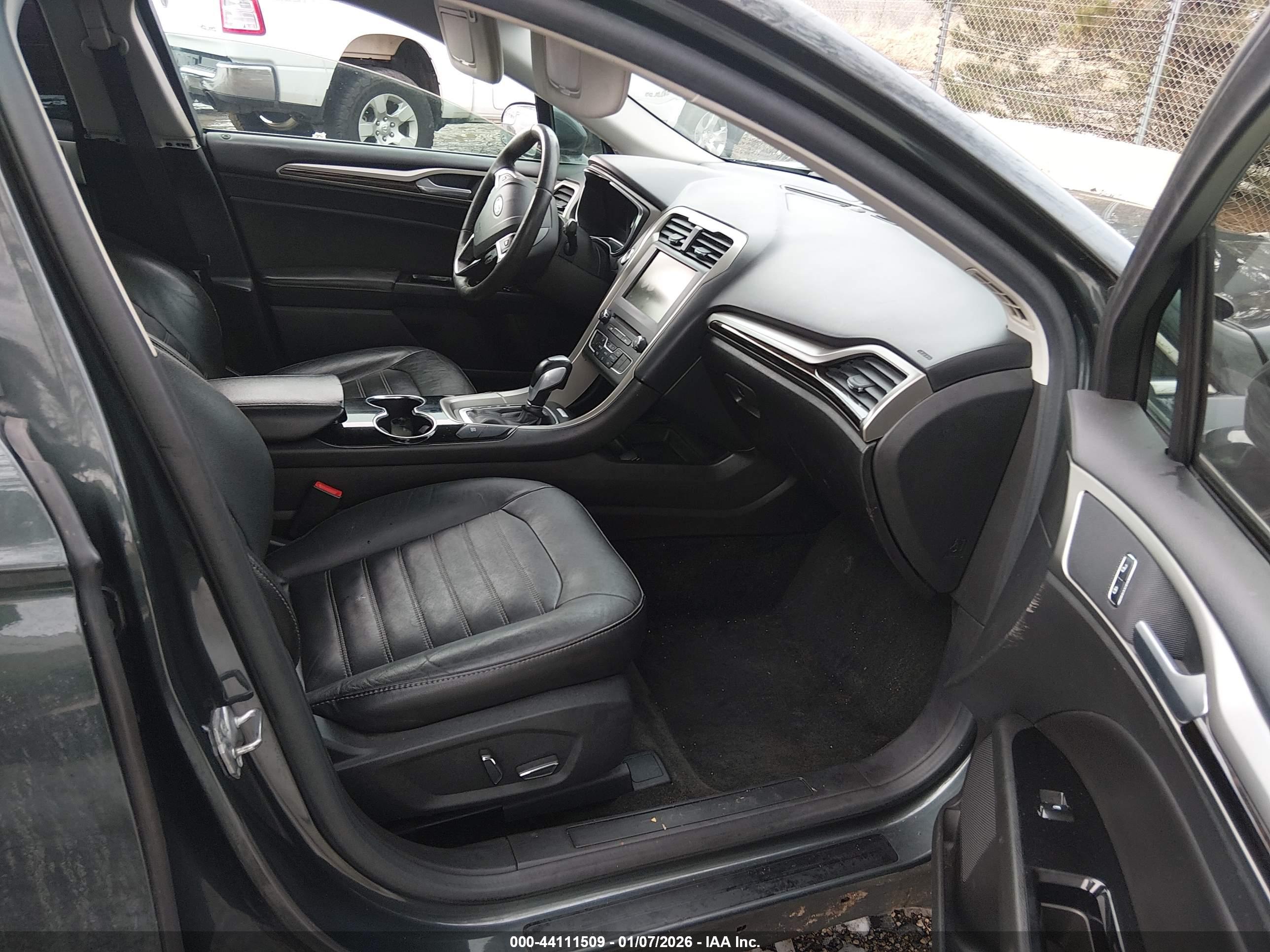 FORD FUSION image 5