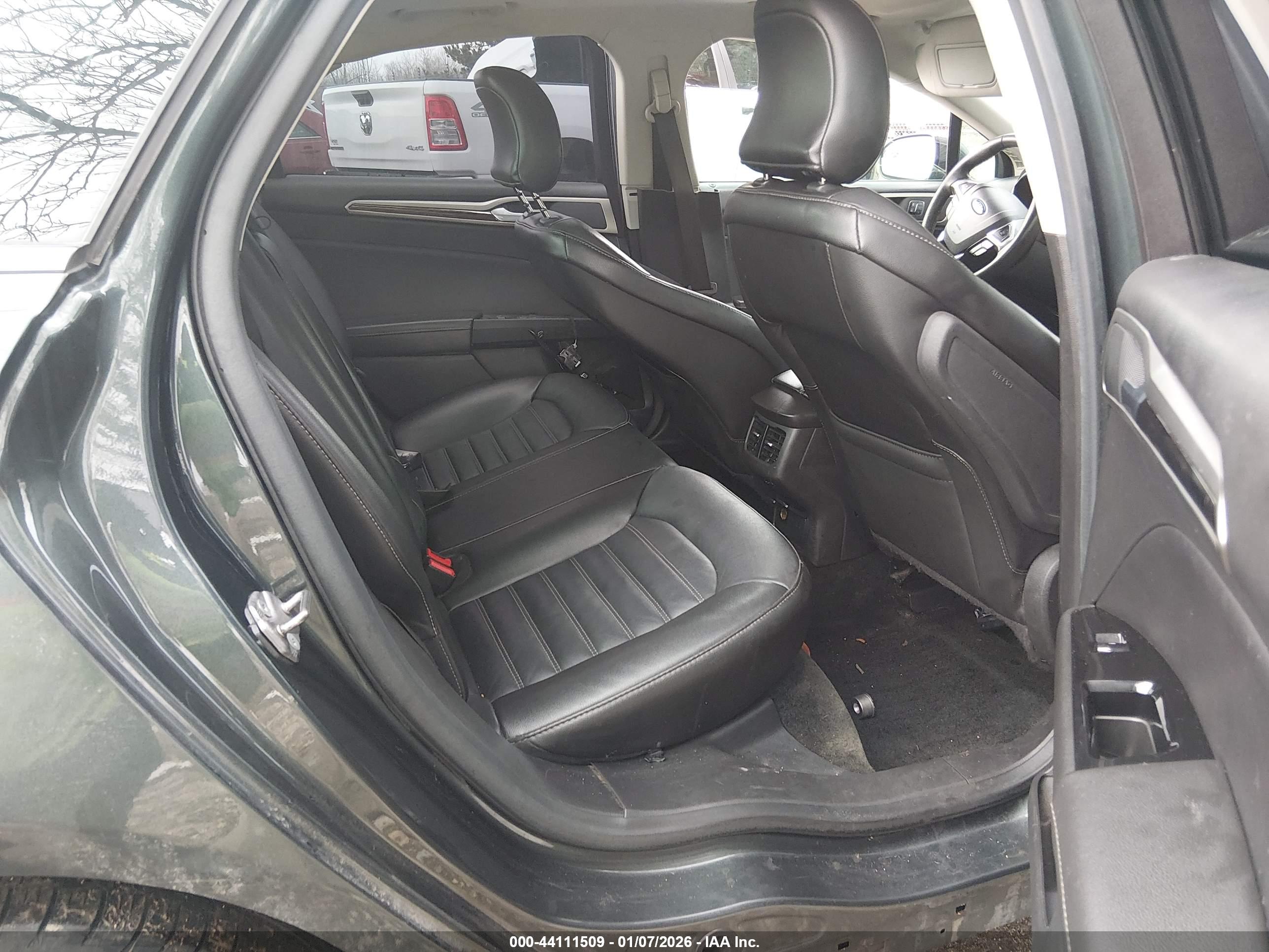 FORD FUSION image 8