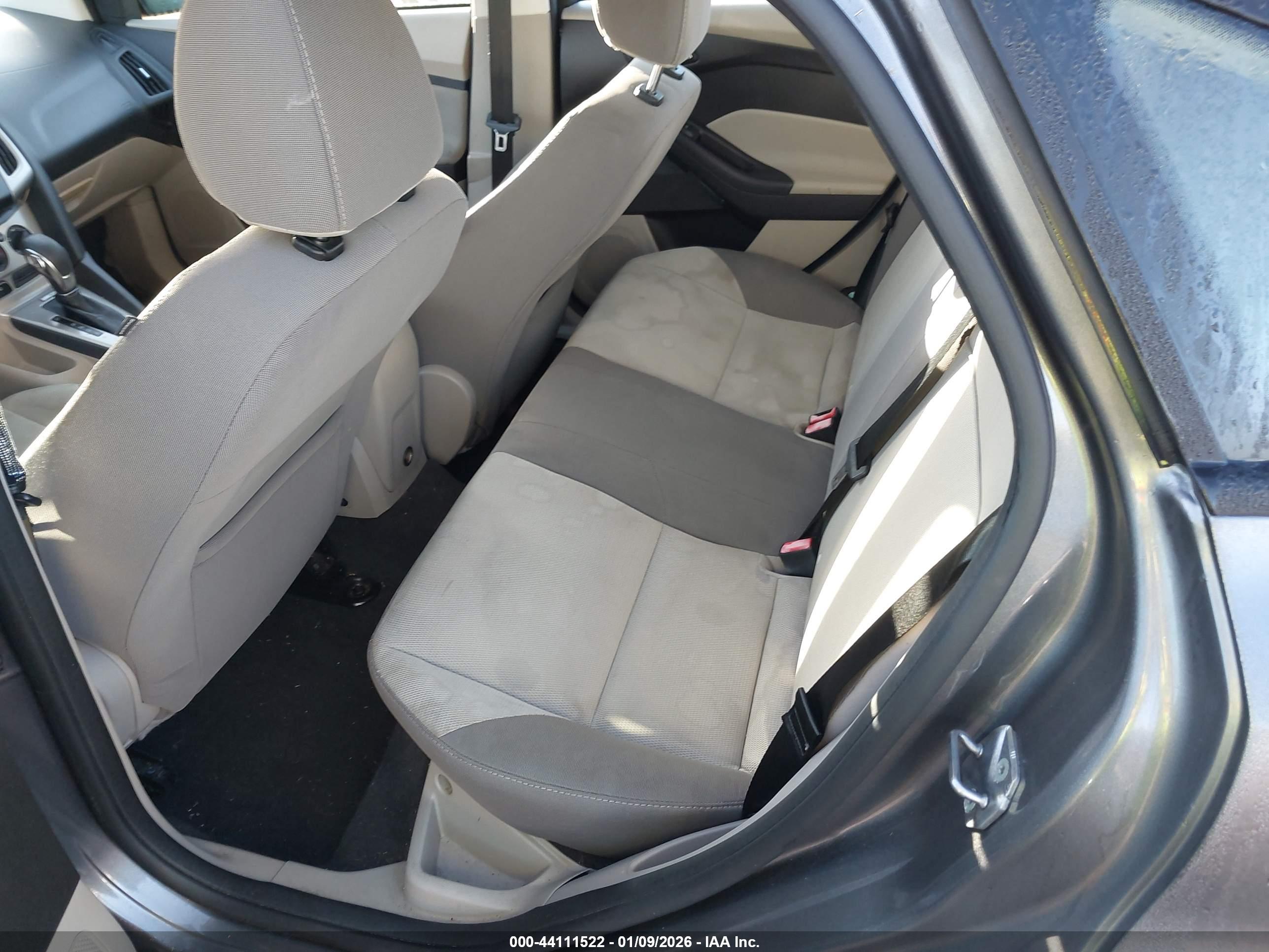 FORD FOCUS image 8