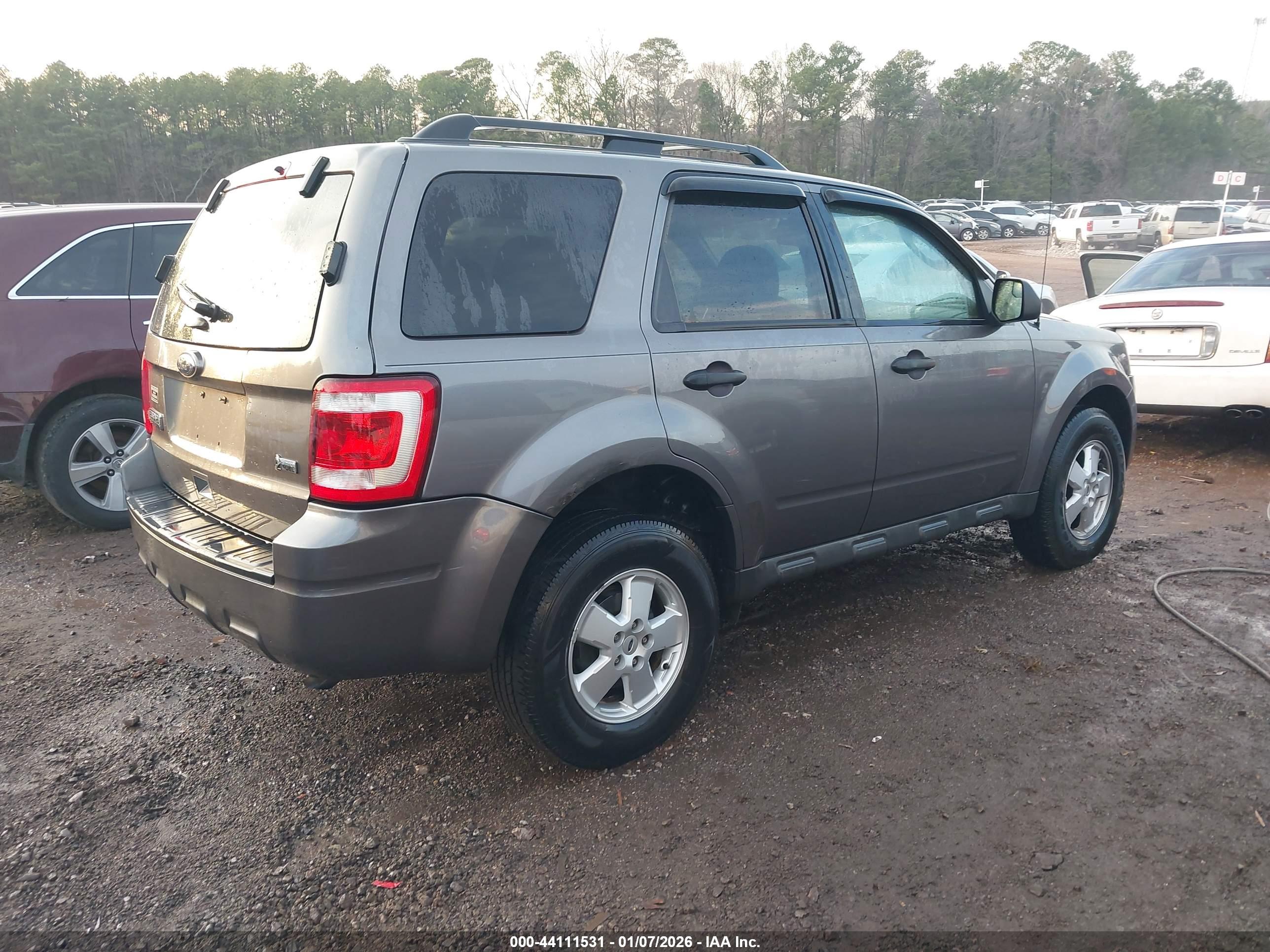 FORD ESCAPE image 4