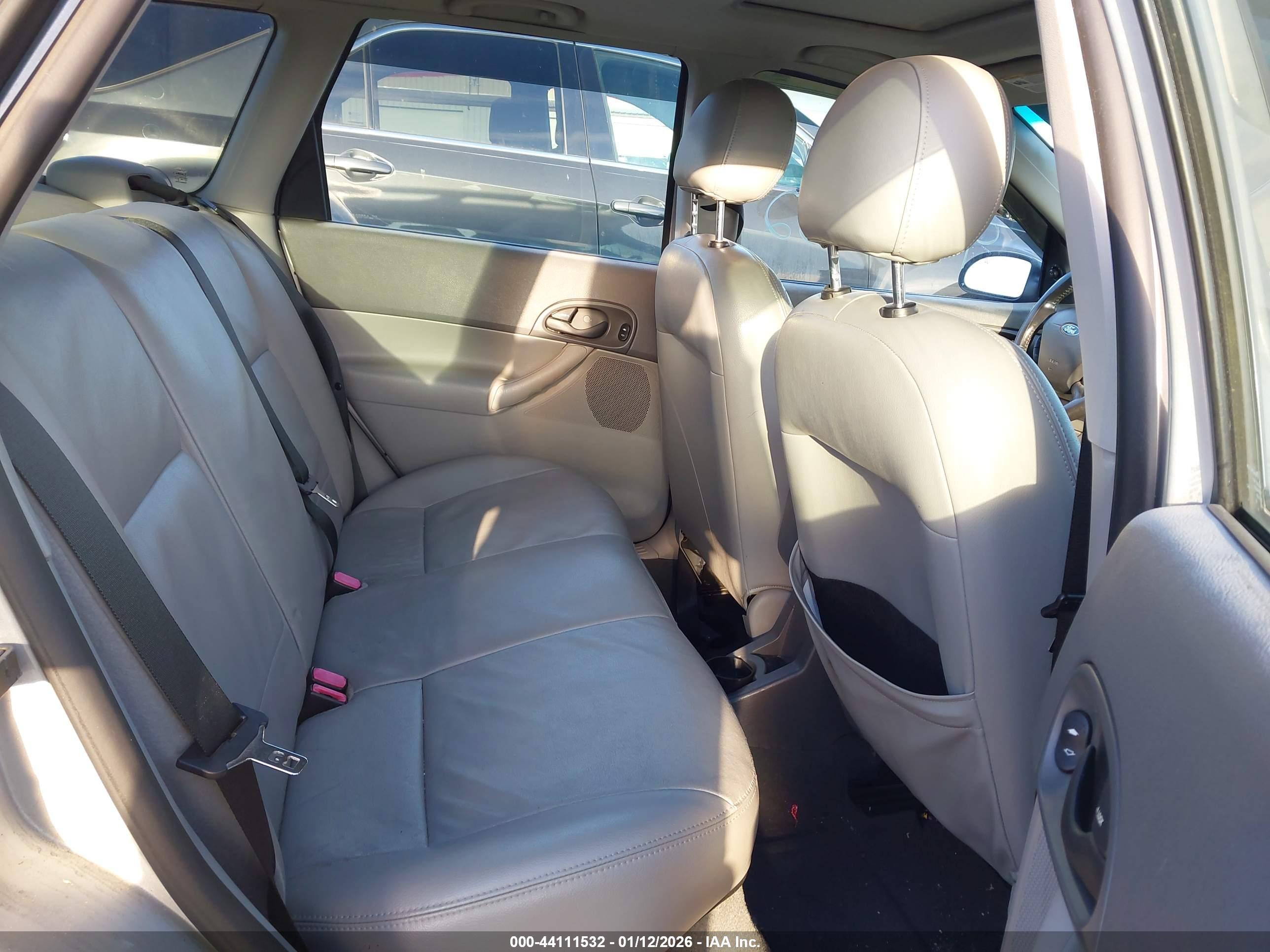 FORD FOCUS image 8