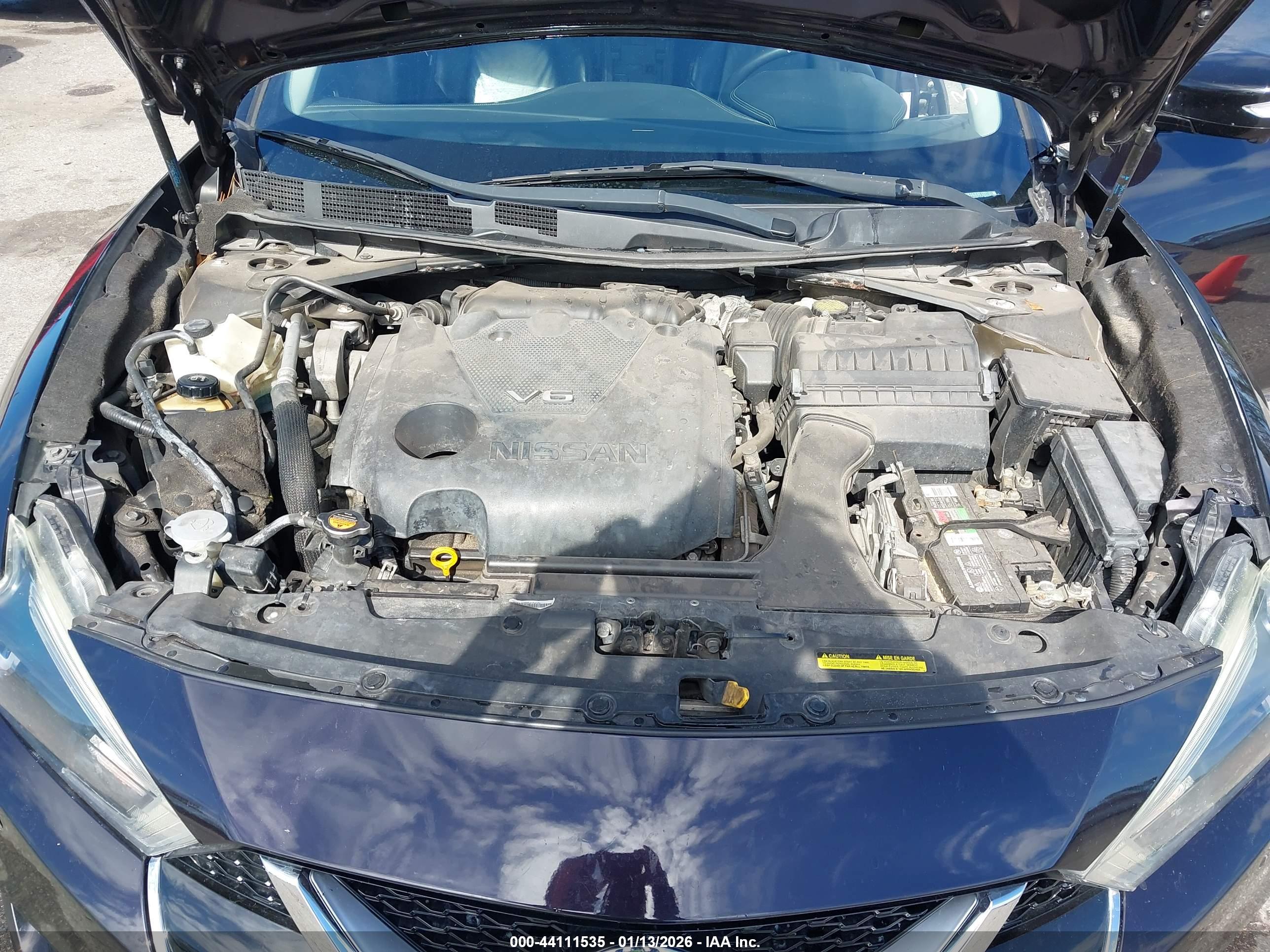NISSAN MAXIMA image 10