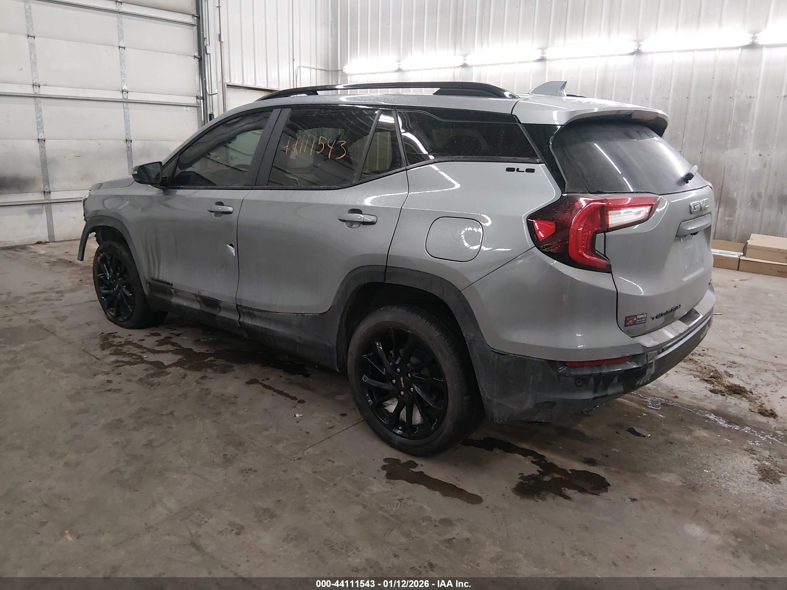 GMC TERRAIN image 3