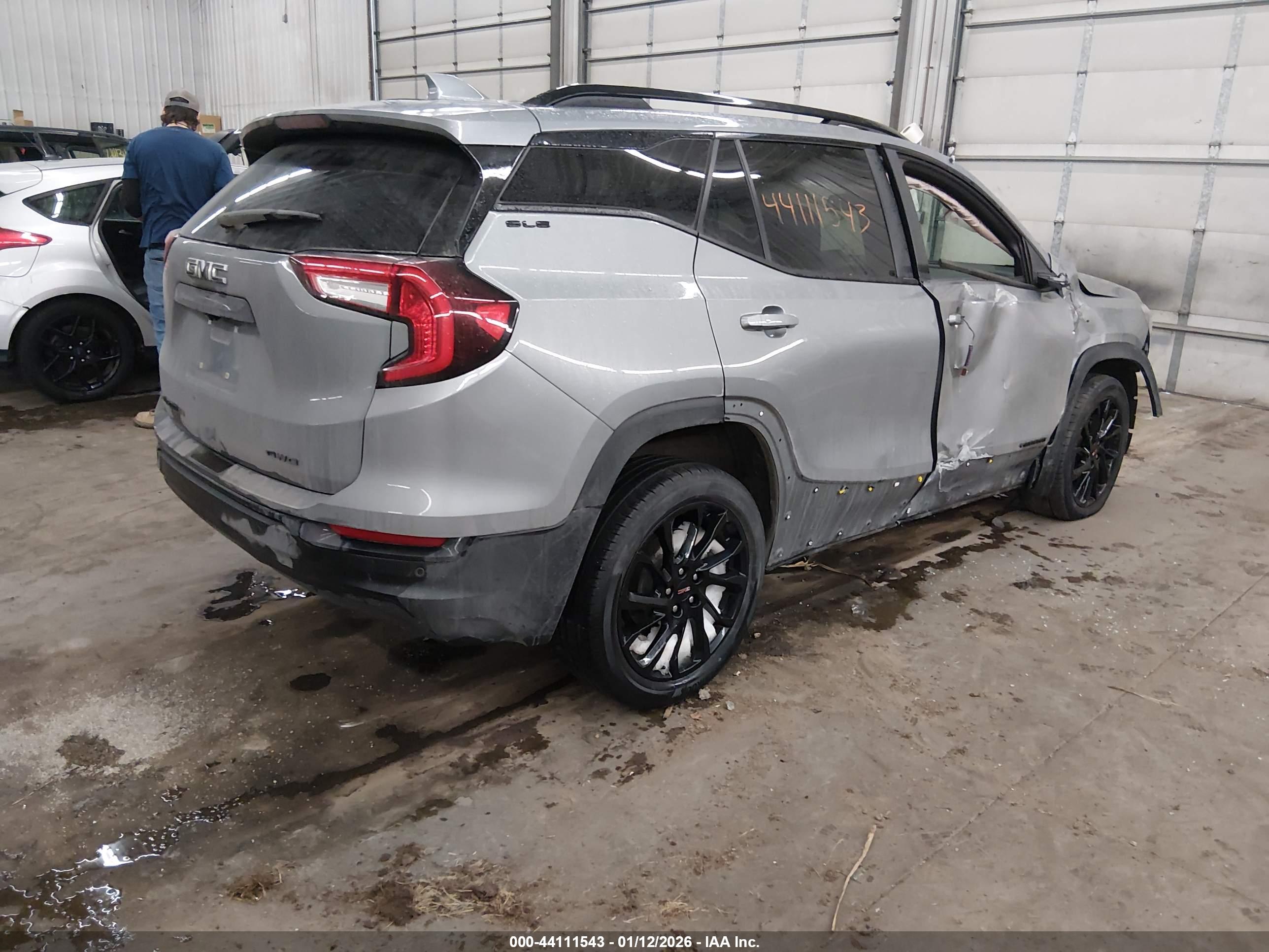 GMC TERRAIN image 4