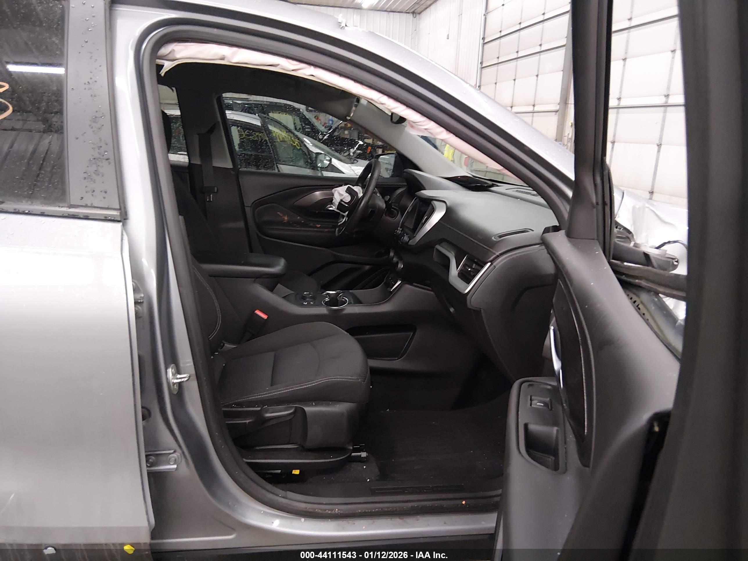 GMC TERRAIN image 5