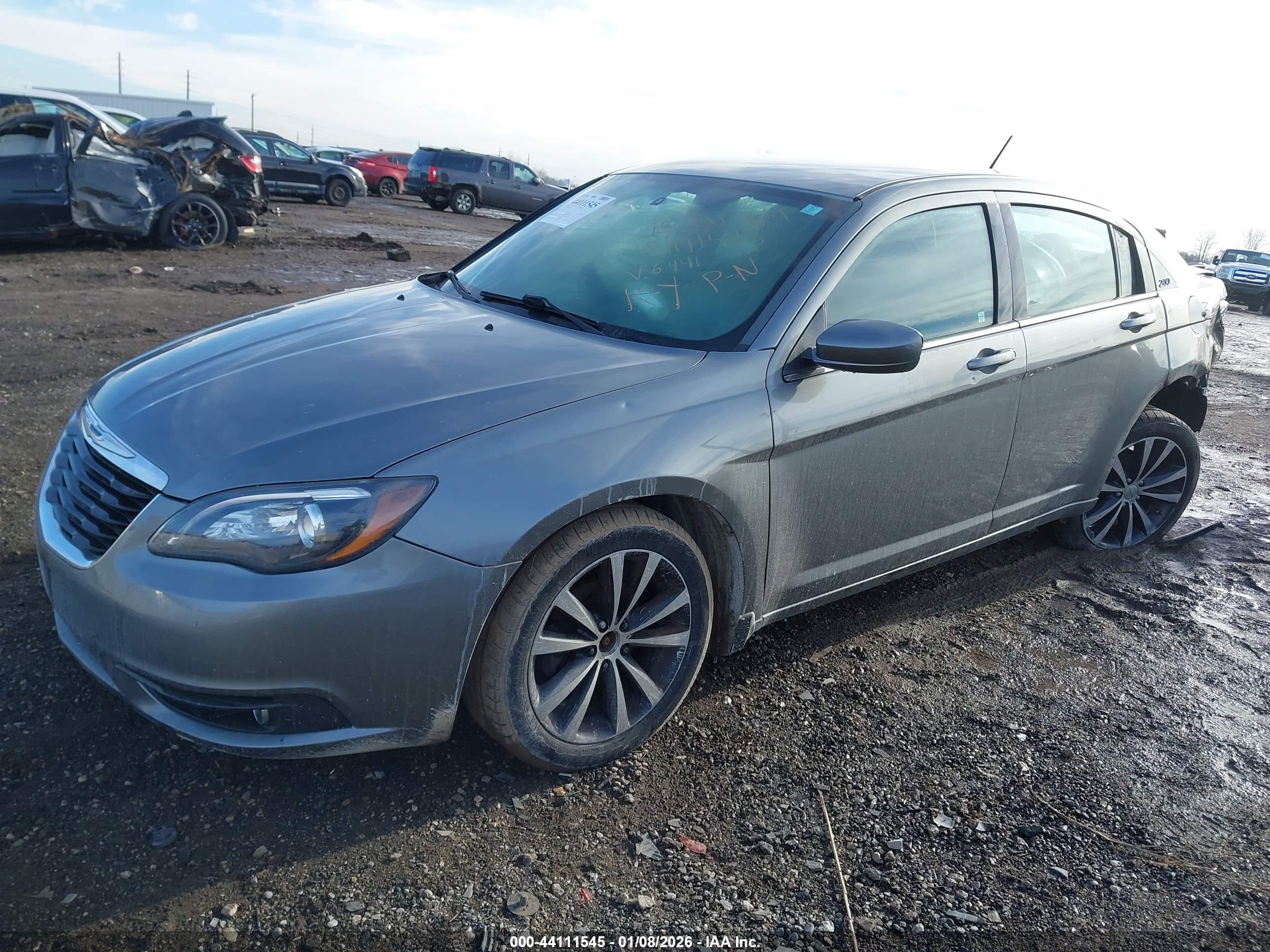 CHRYSLER 200 image 2