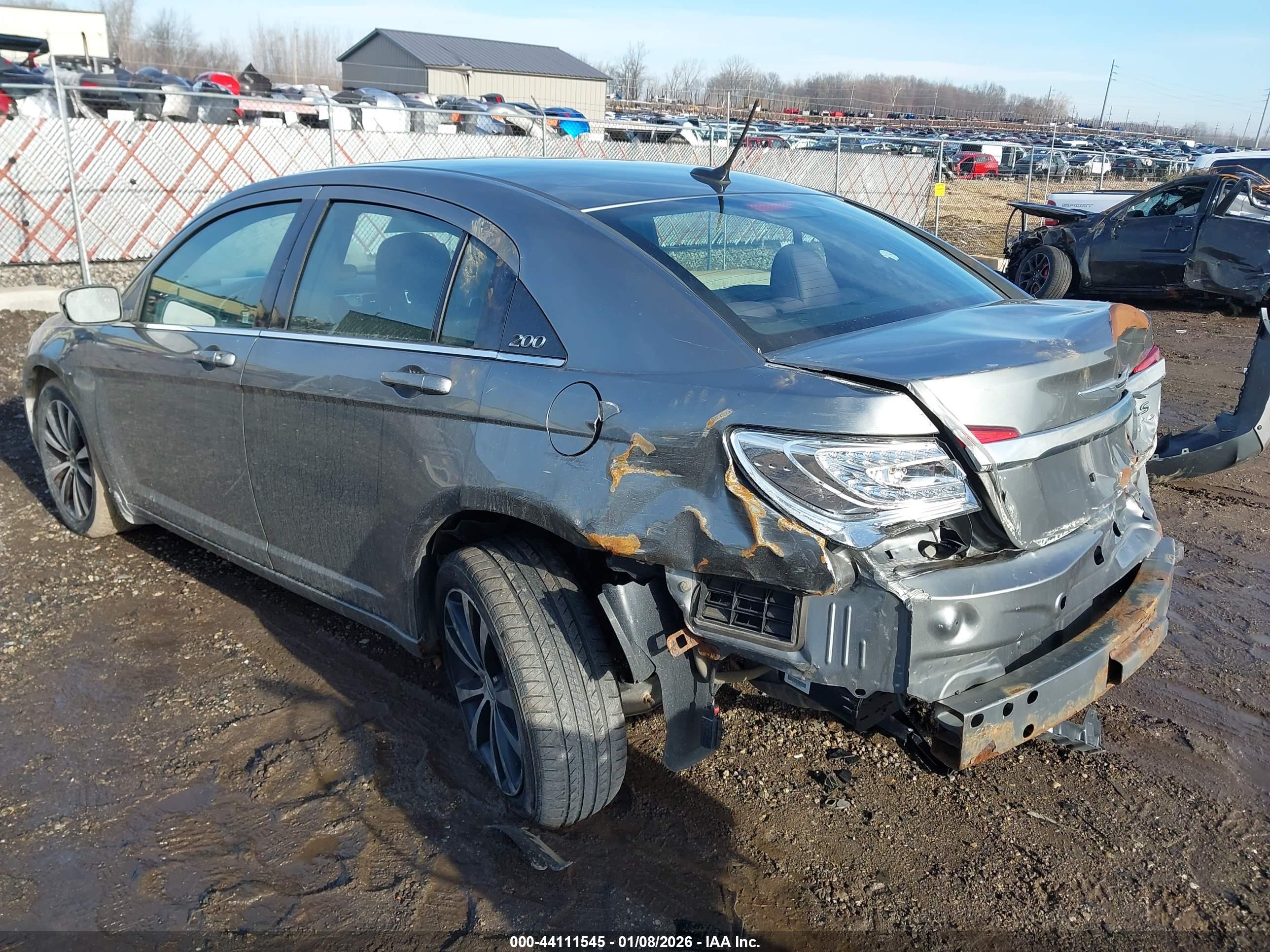 CHRYSLER 200 image 3