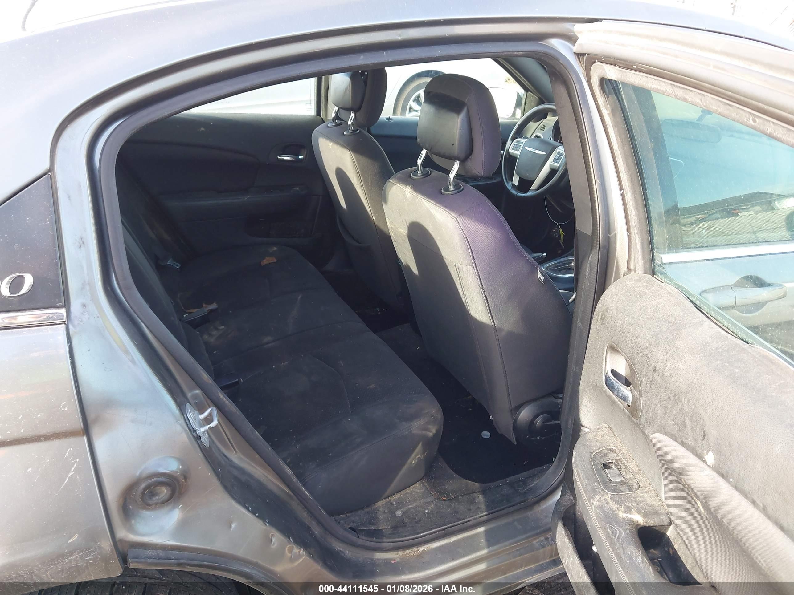 CHRYSLER 200 image 8