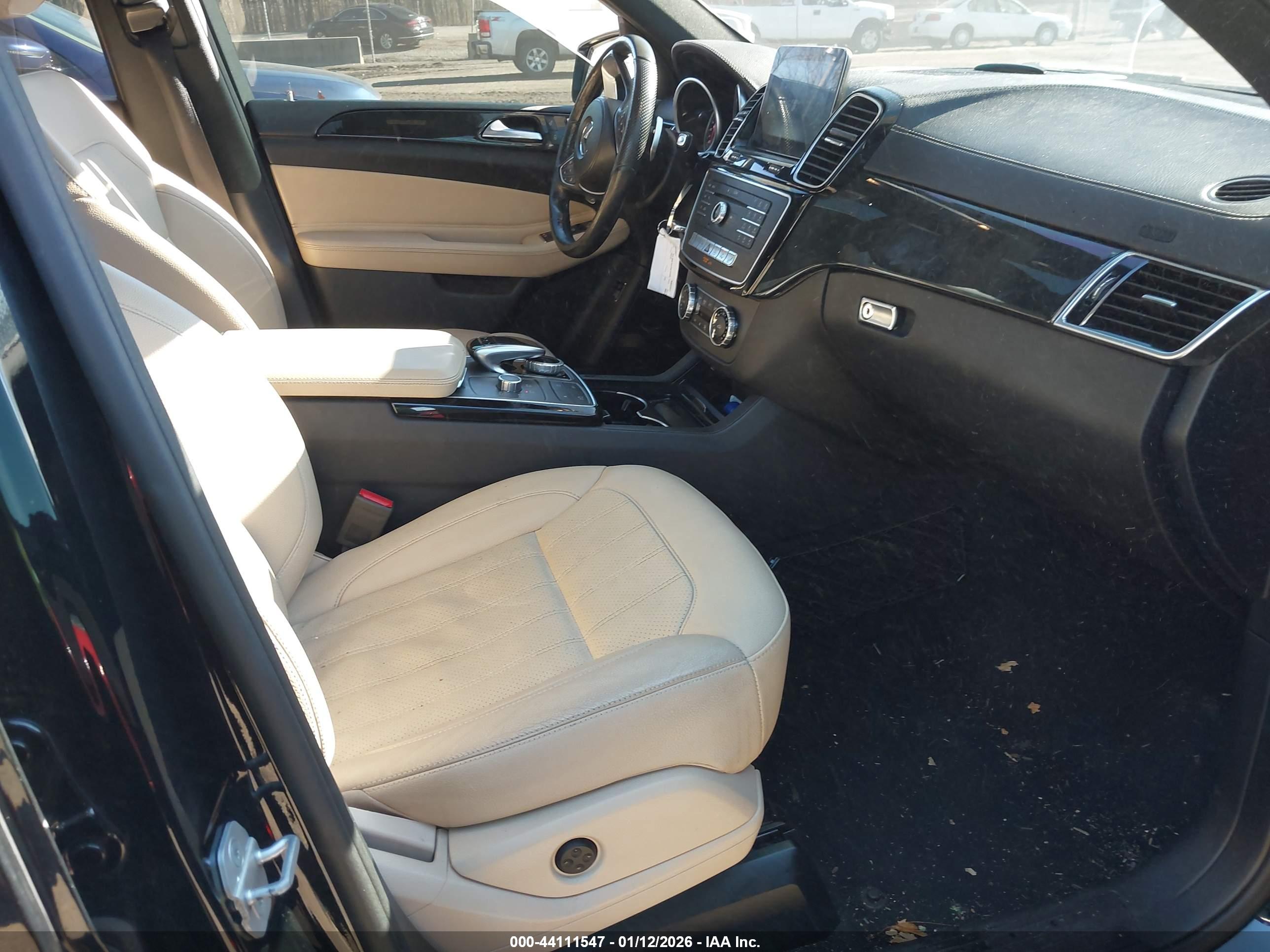 MERCEDES-BENZ GLS image 5