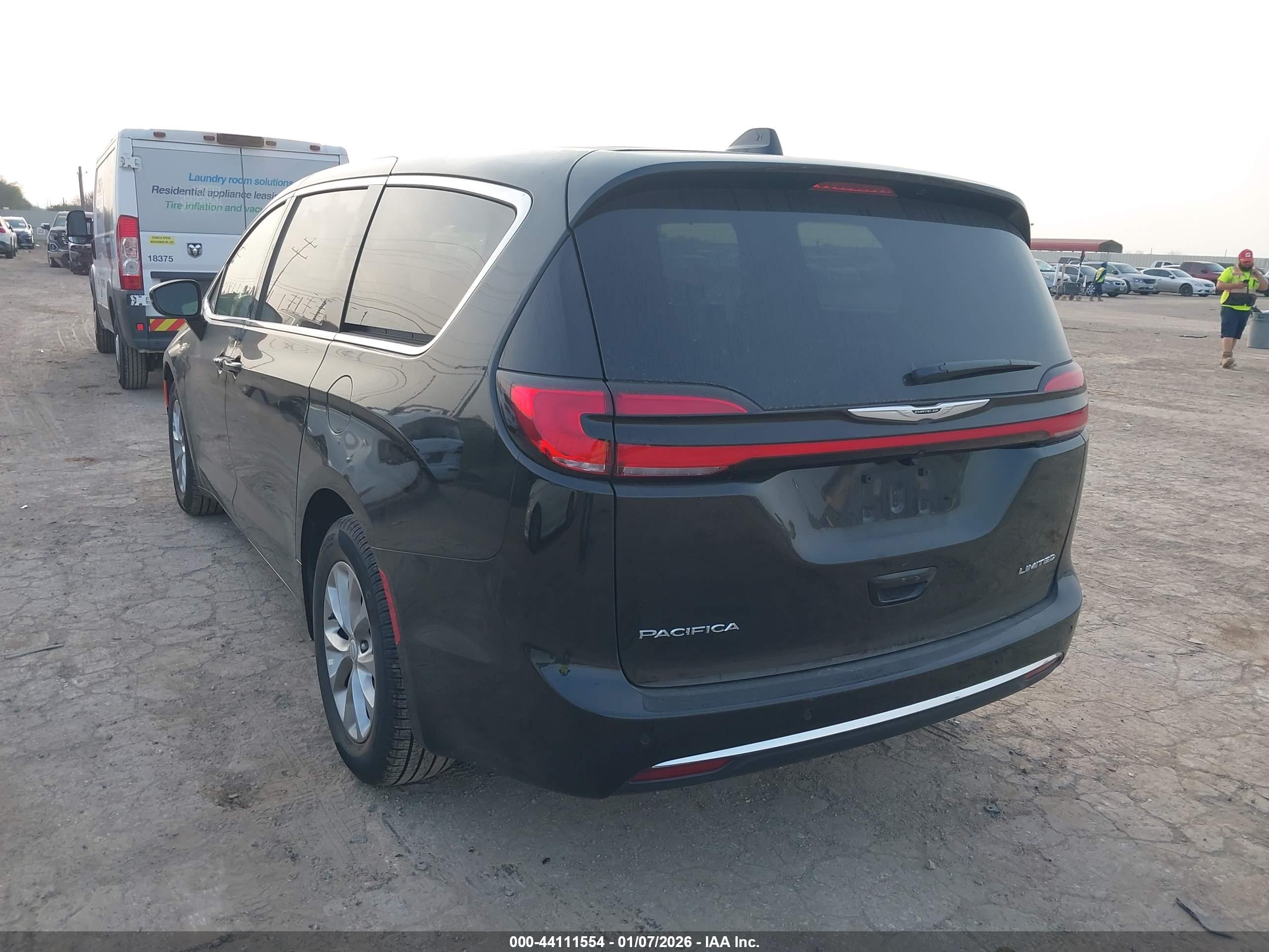 CHRYSLER PACIFICA image 3