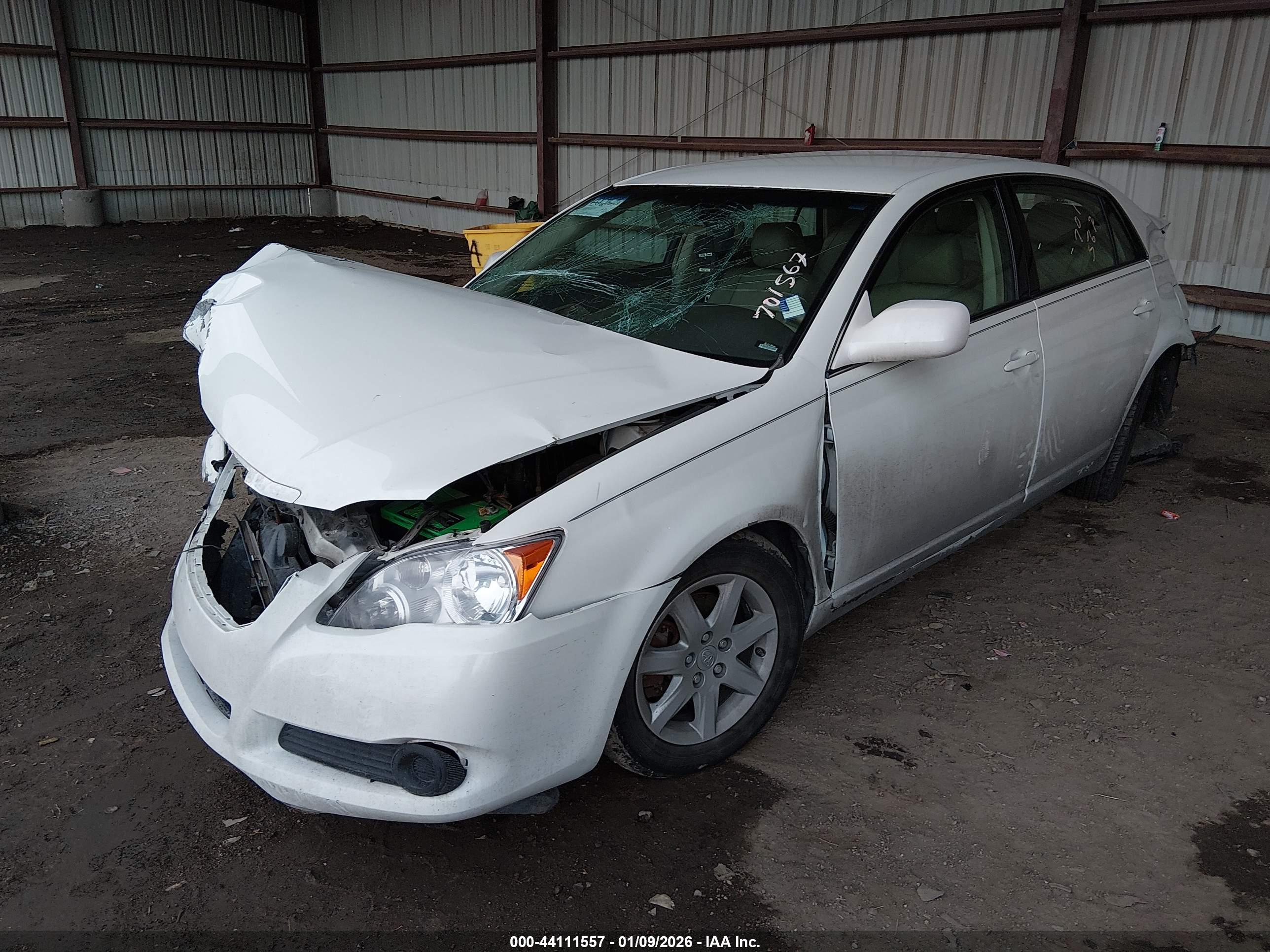 TOYOTA AVALON image 2