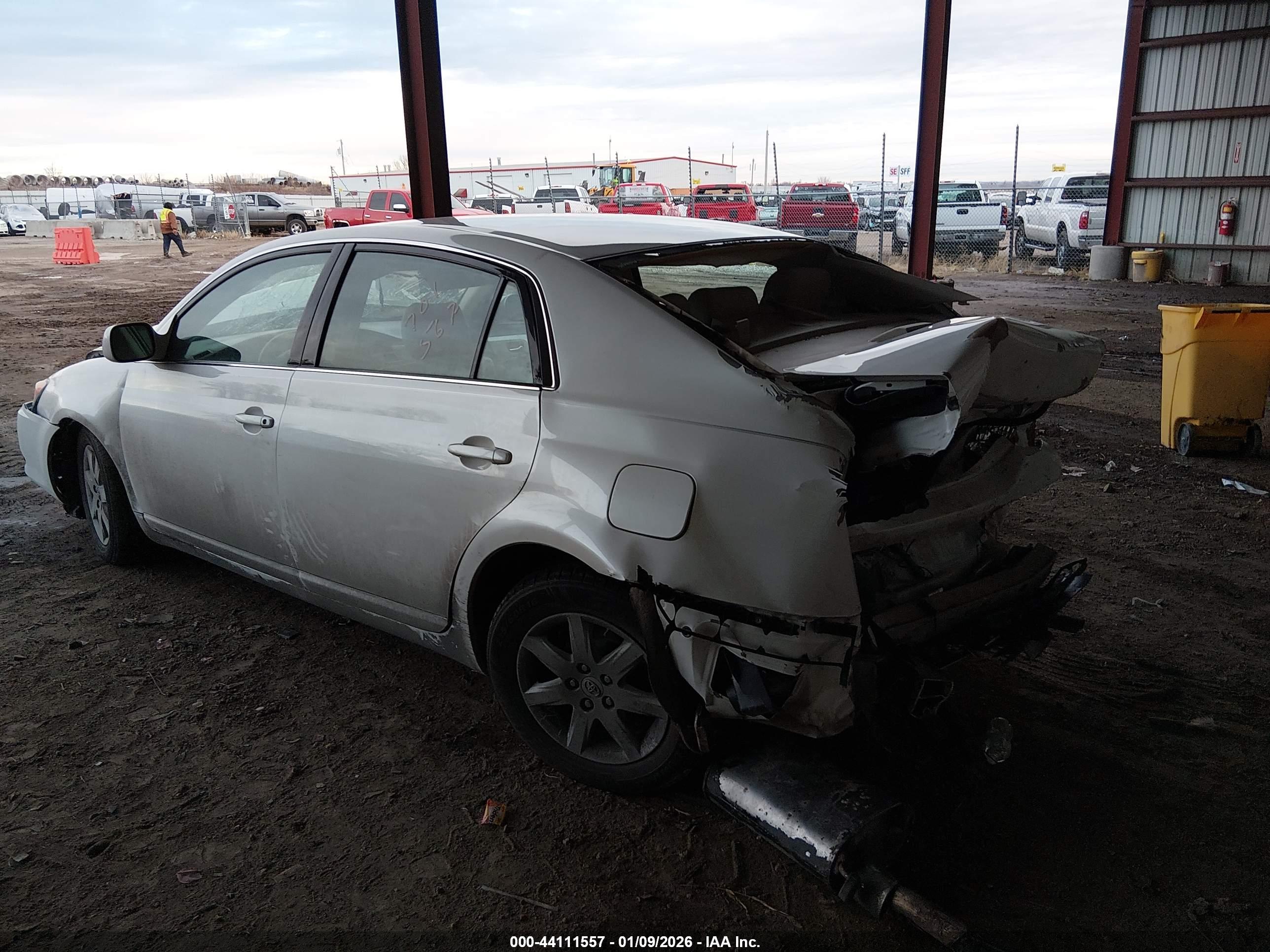 TOYOTA AVALON image 3