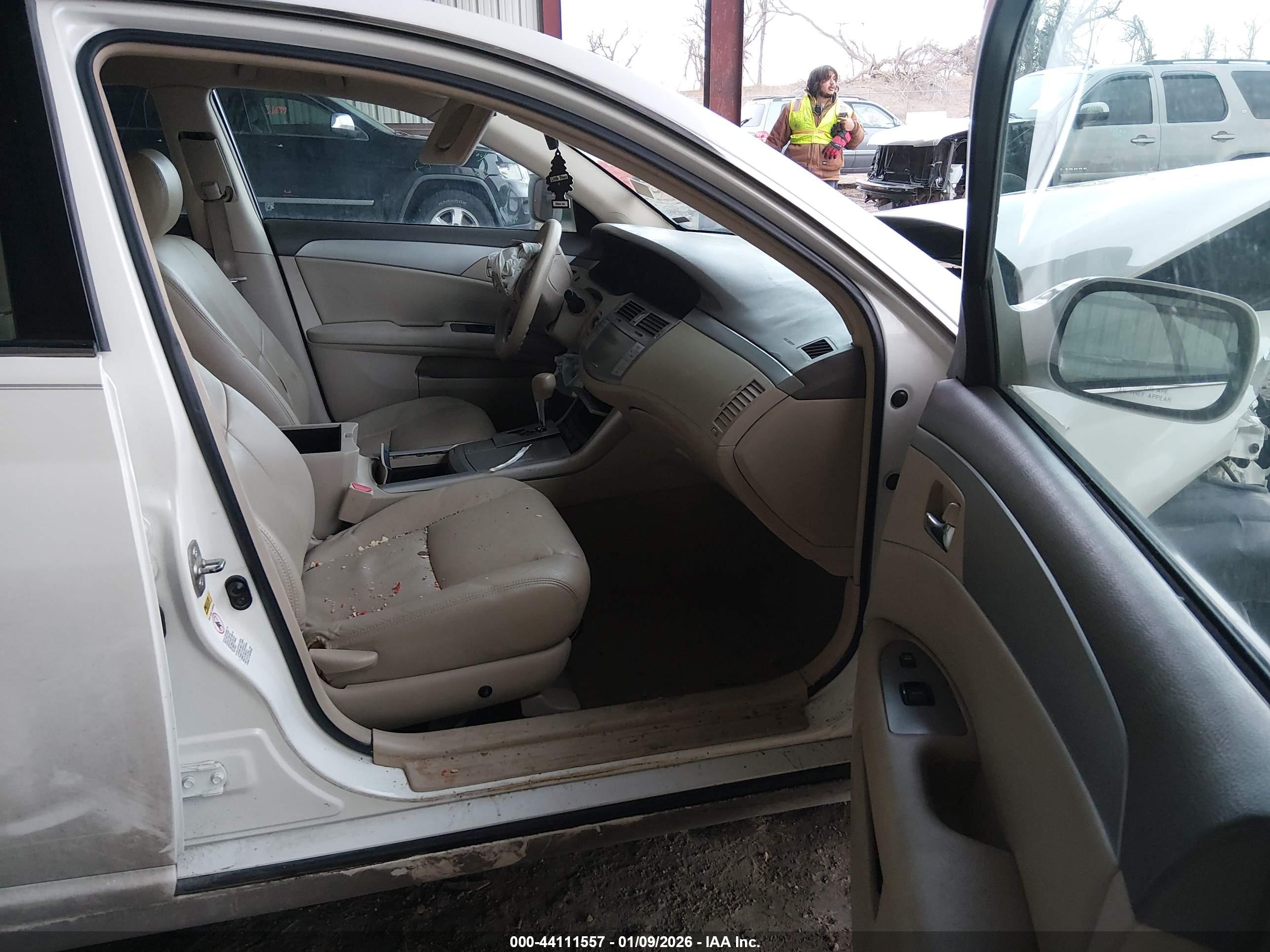 TOYOTA AVALON image 5