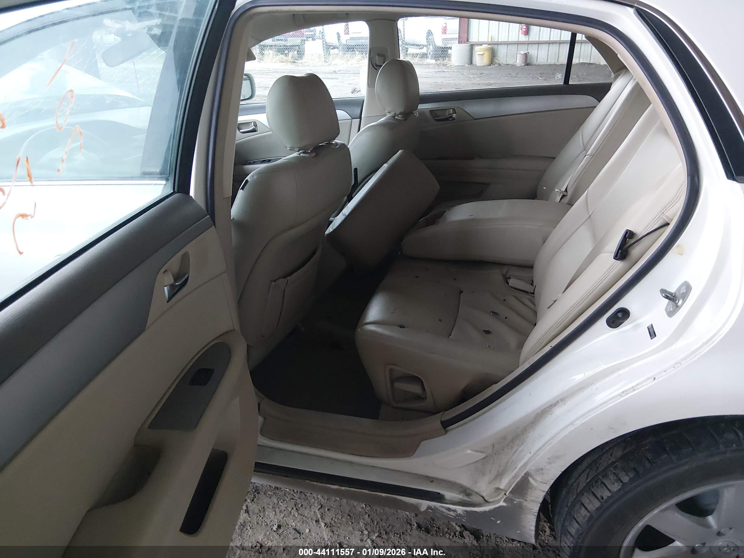 TOYOTA AVALON image 8