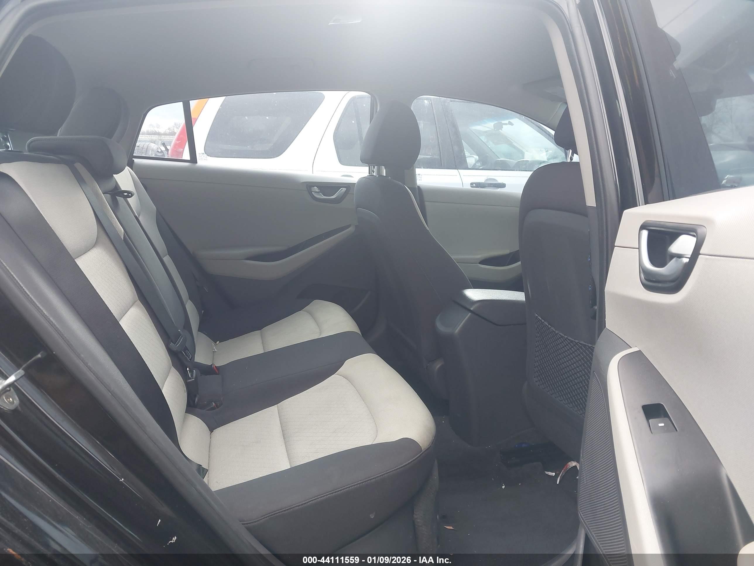 HYUNDAI IONIQ image 8