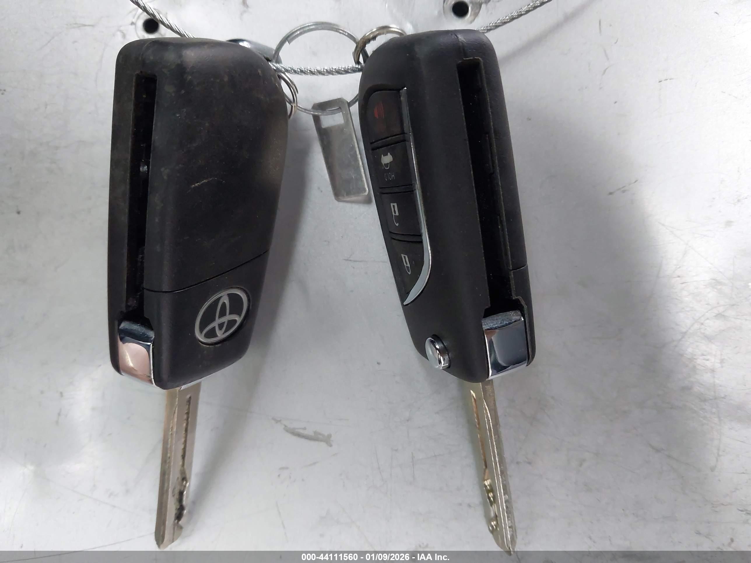 TOYOTA COROLLA image 11