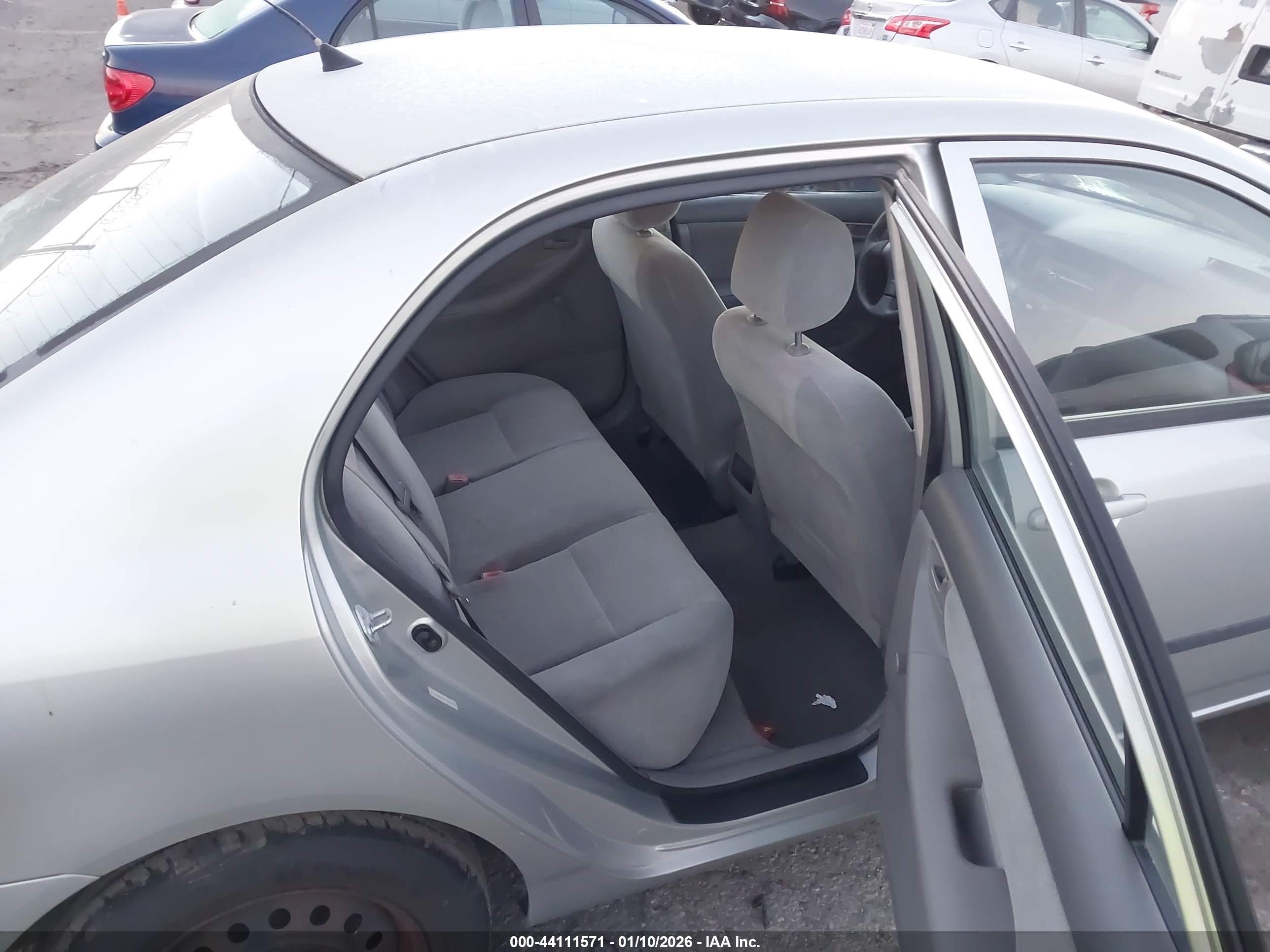 TOYOTA COROLLA image 8