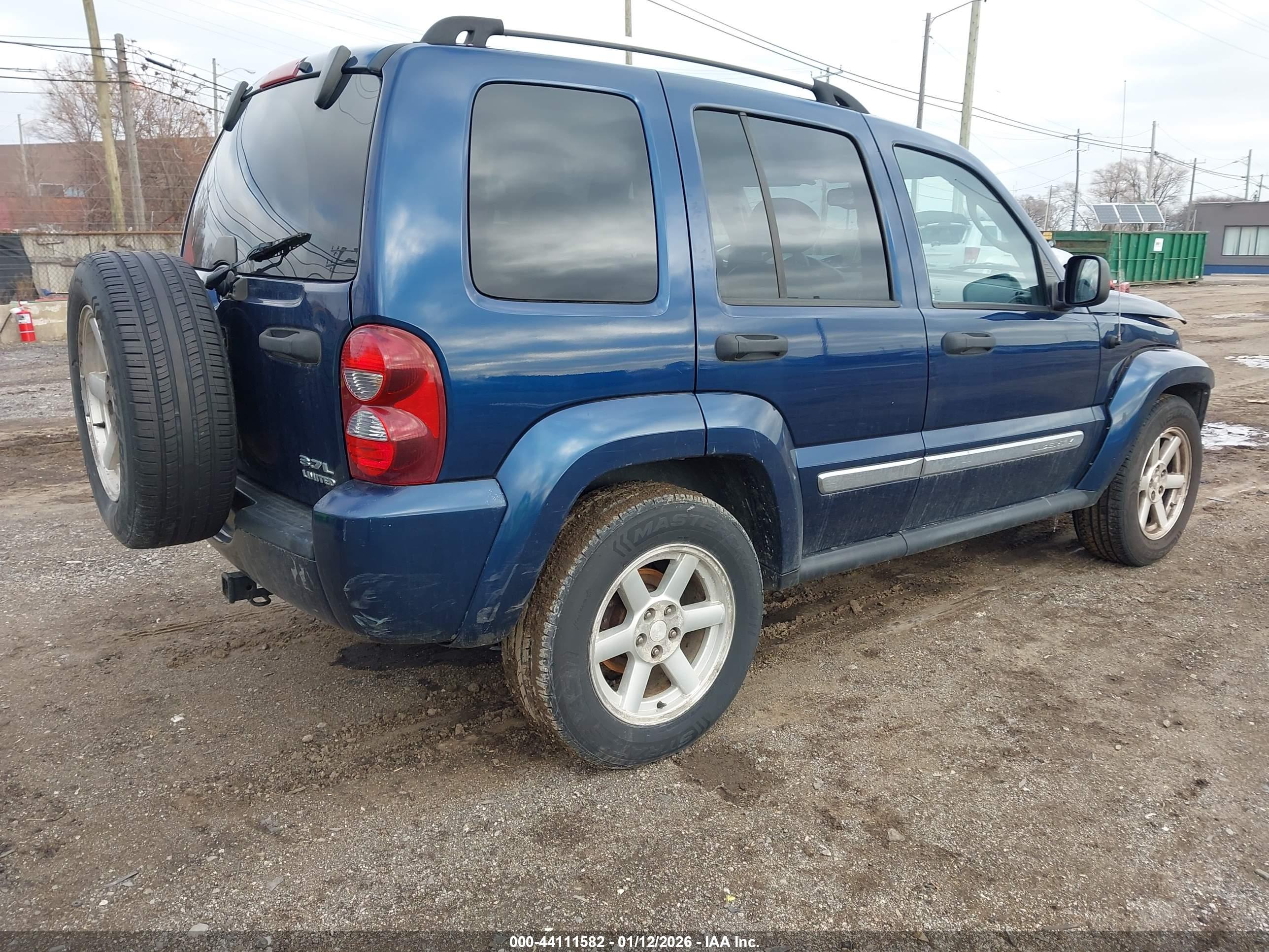 JEEP LIBERTY image 4