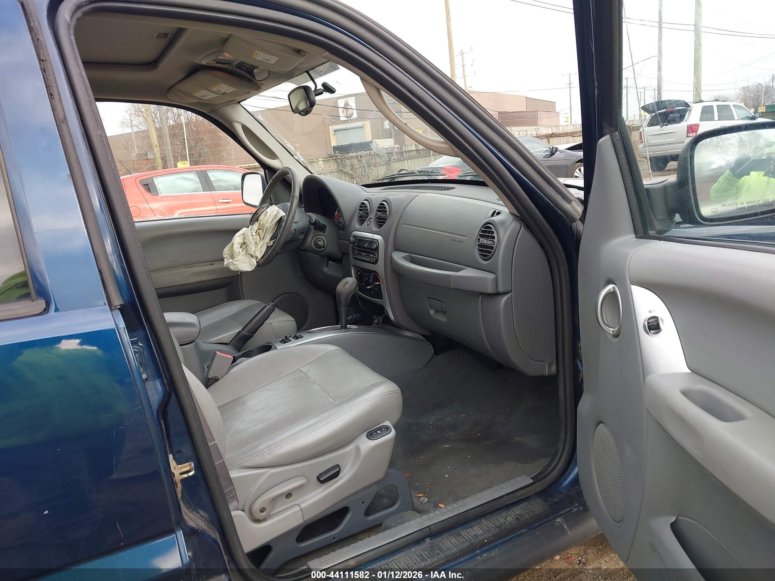 JEEP LIBERTY image 5