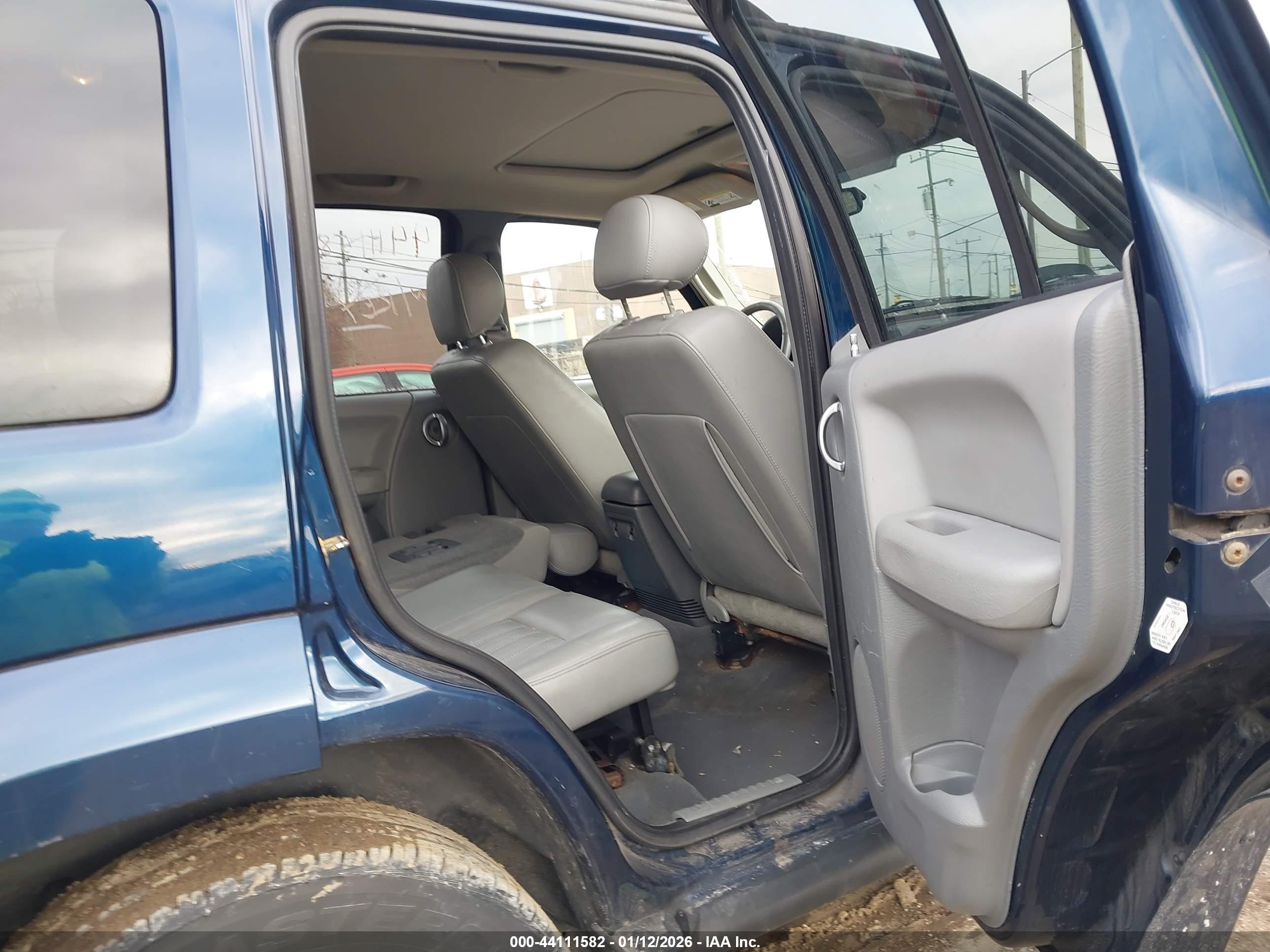 JEEP LIBERTY image 8