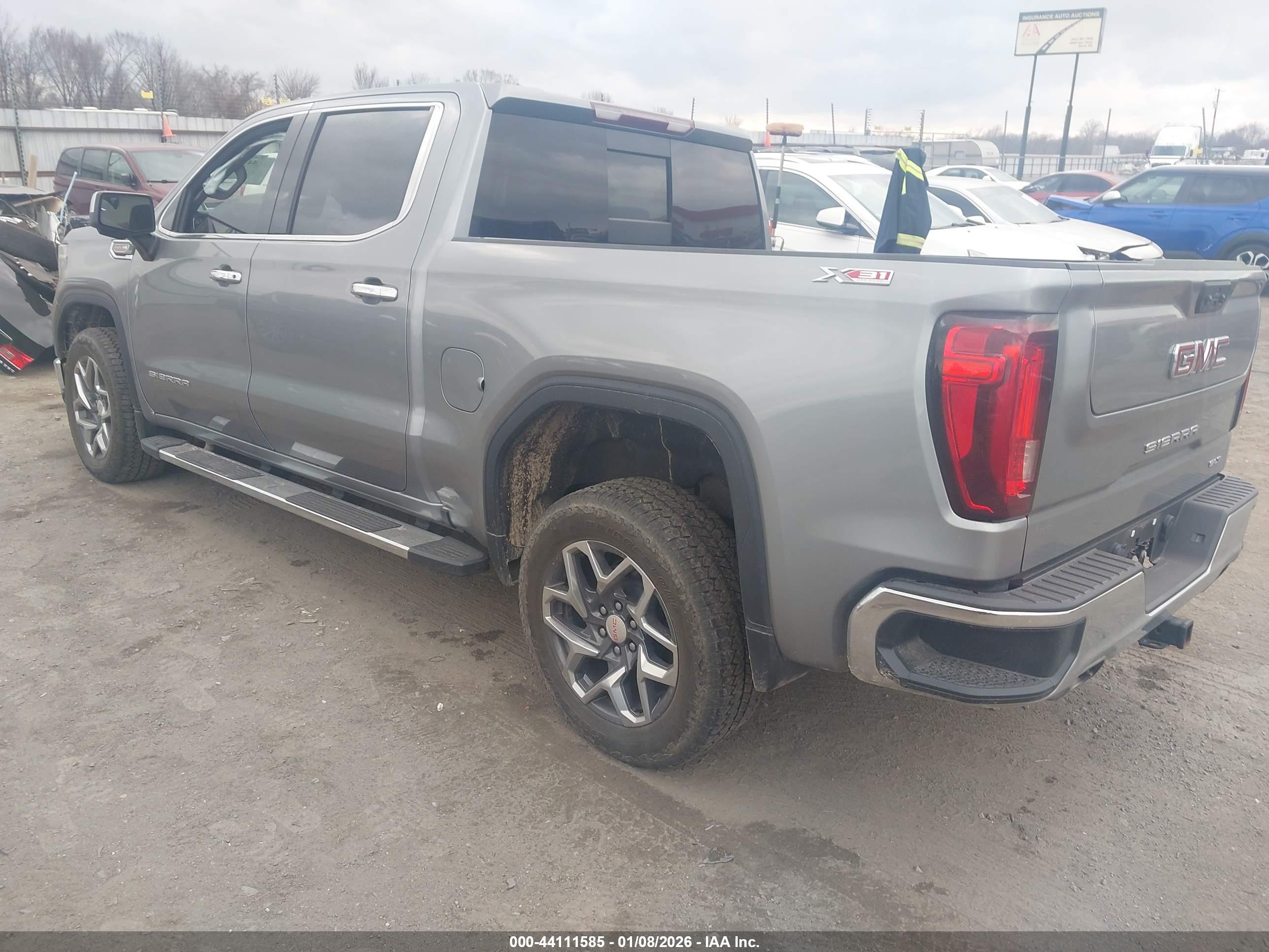 GMC SIERRA image 3