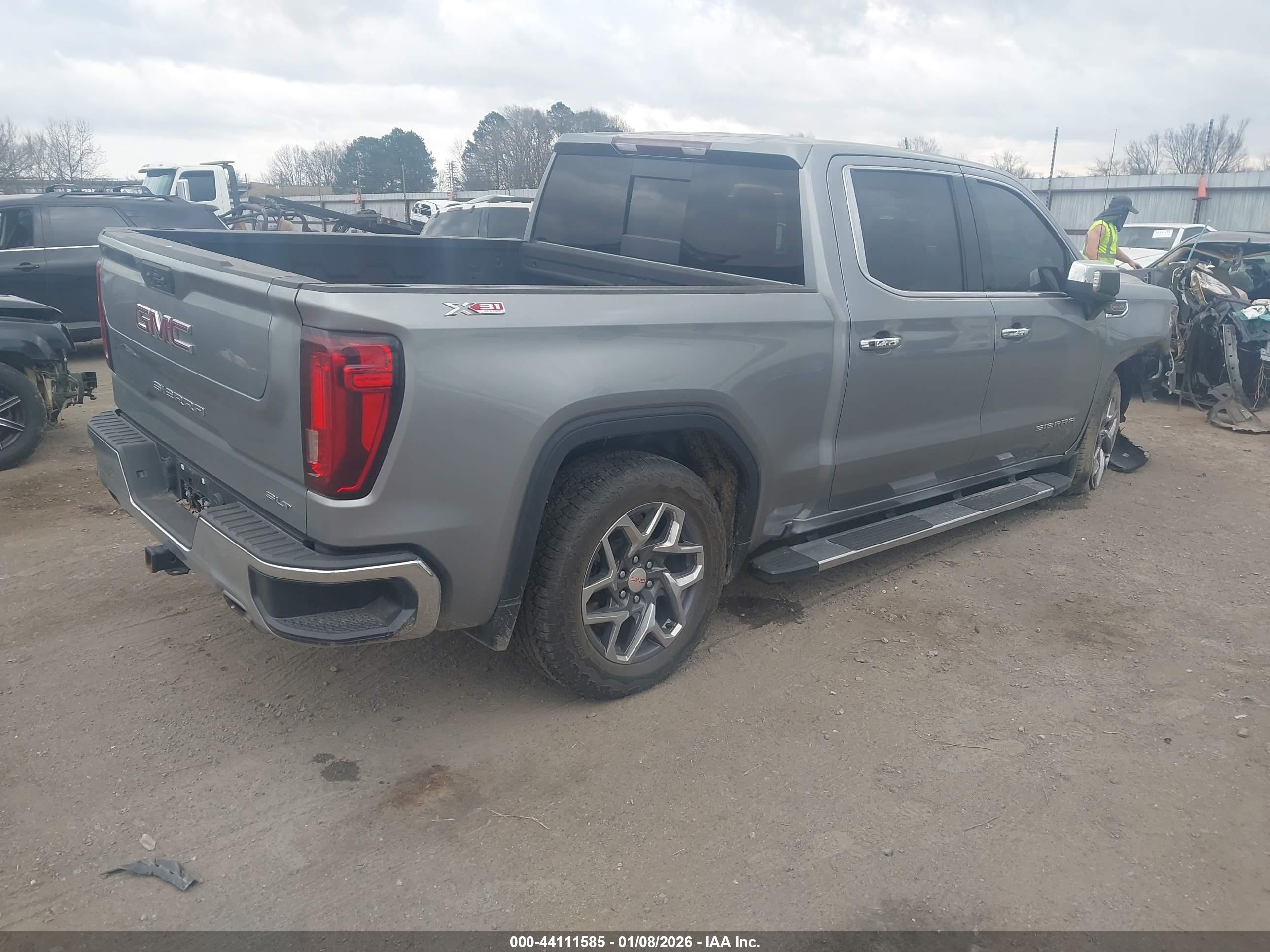 GMC SIERRA image 4