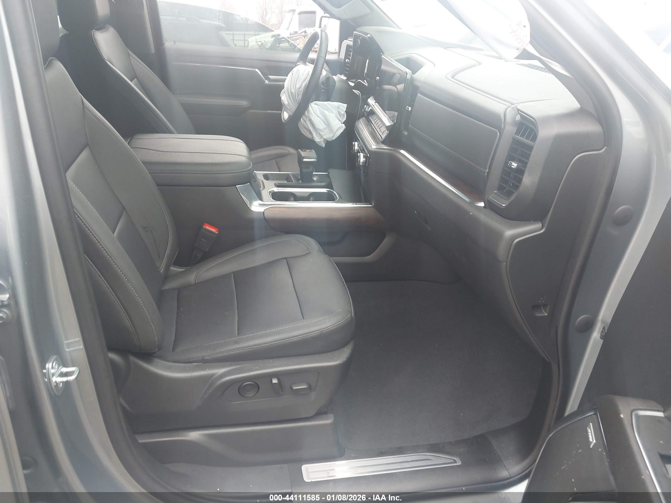 GMC SIERRA image 5