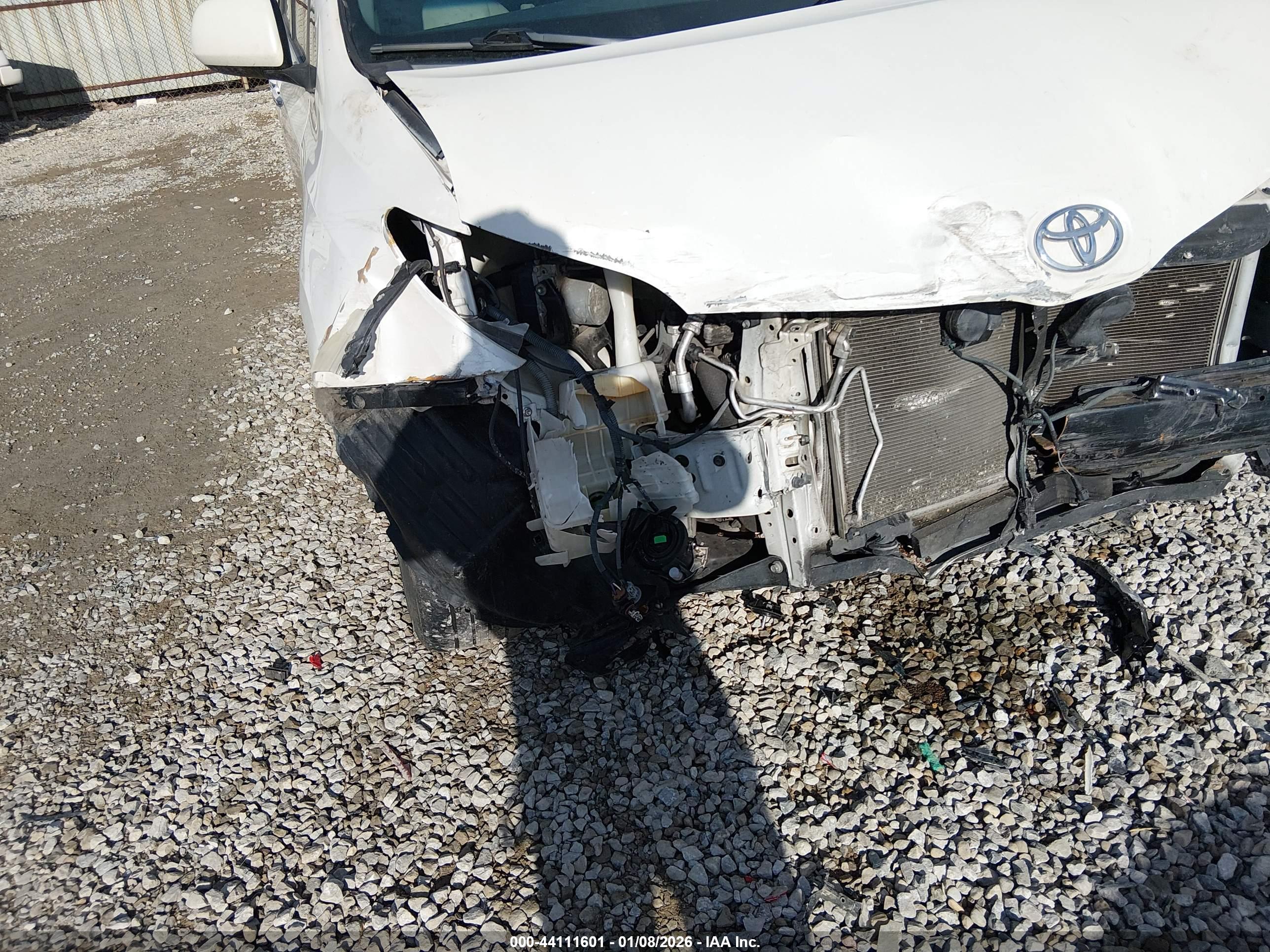 TOYOTA SIENNA image 6