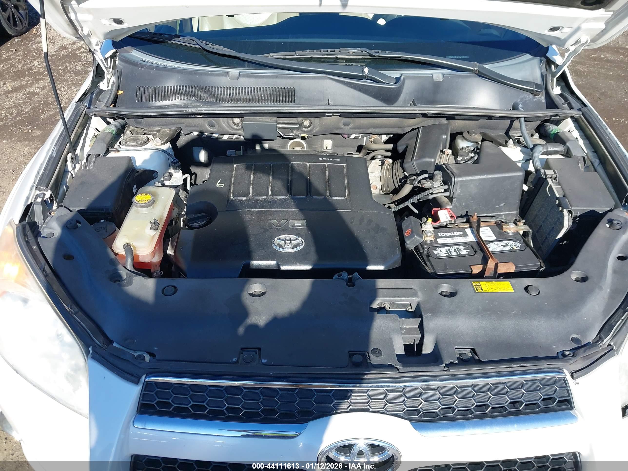 TOYOTA RAV4 image 10
