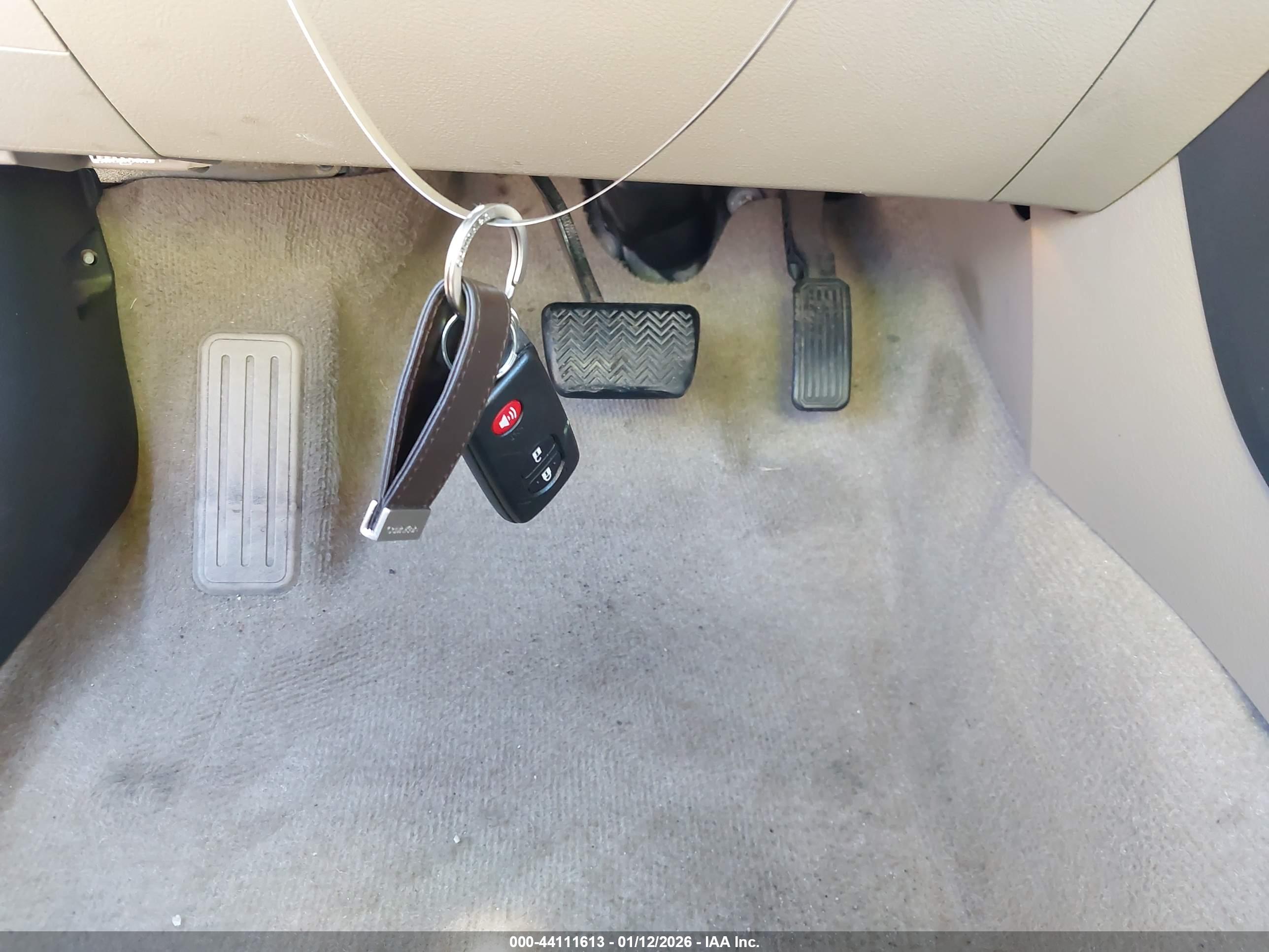TOYOTA RAV4 image 11