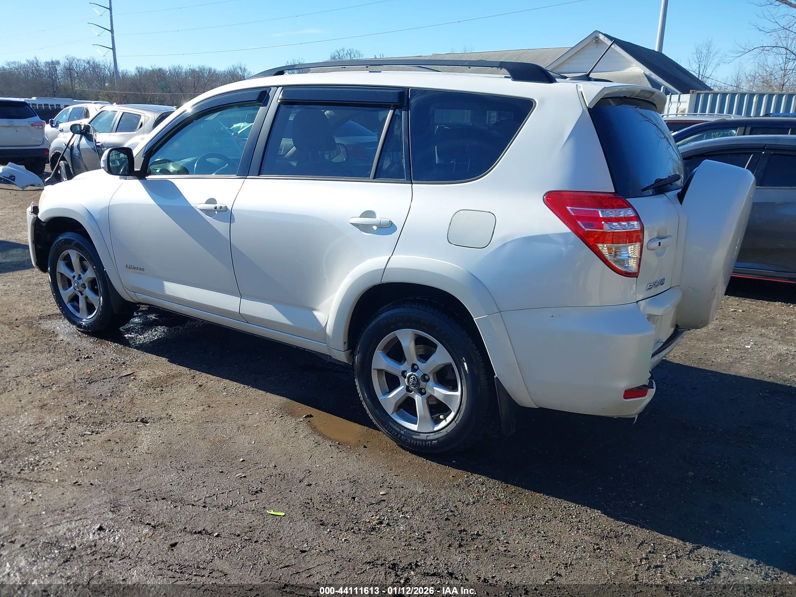 TOYOTA RAV4 image 3