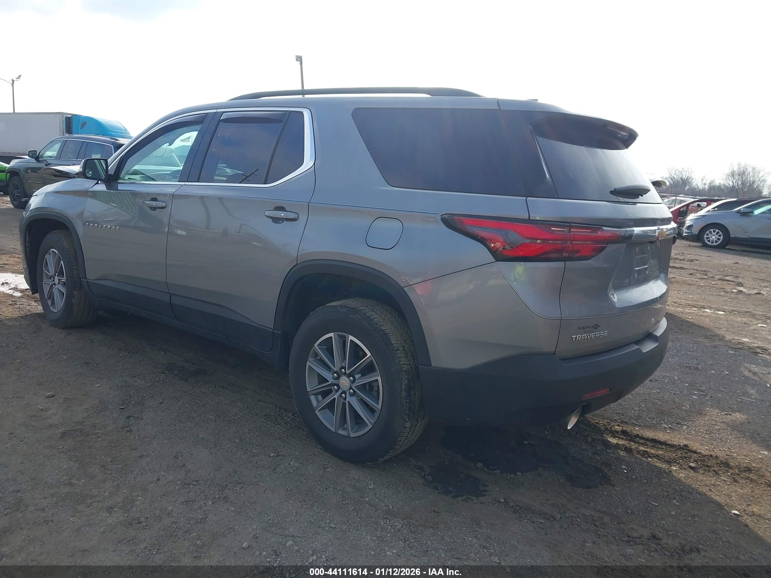 CHEVROLET TRAVERSE image 3