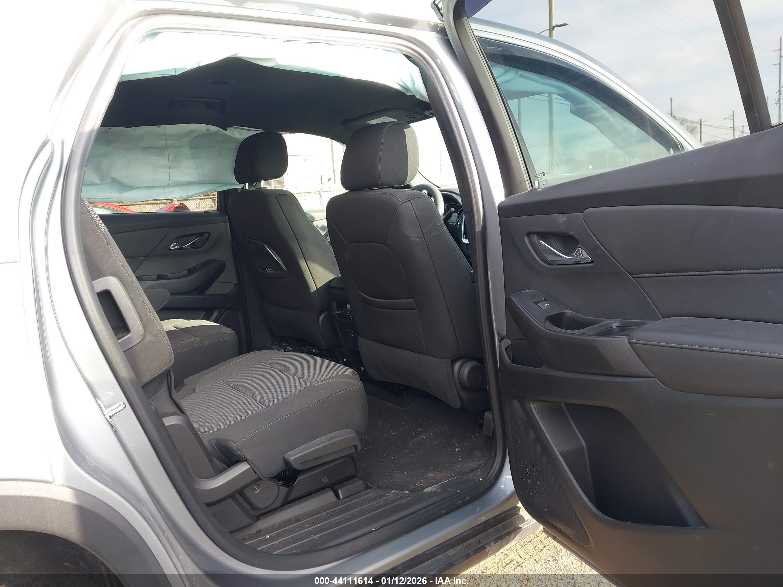 CHEVROLET TRAVERSE image 8