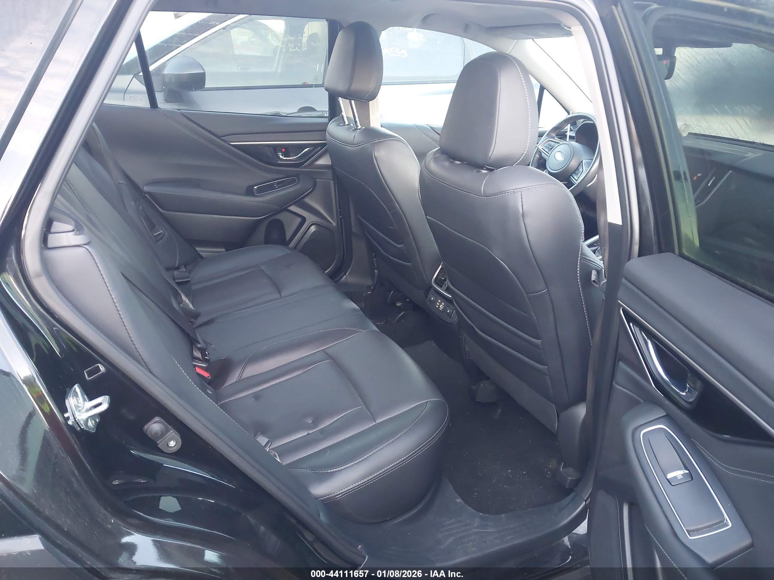 SUBARU OUTBACK image 8