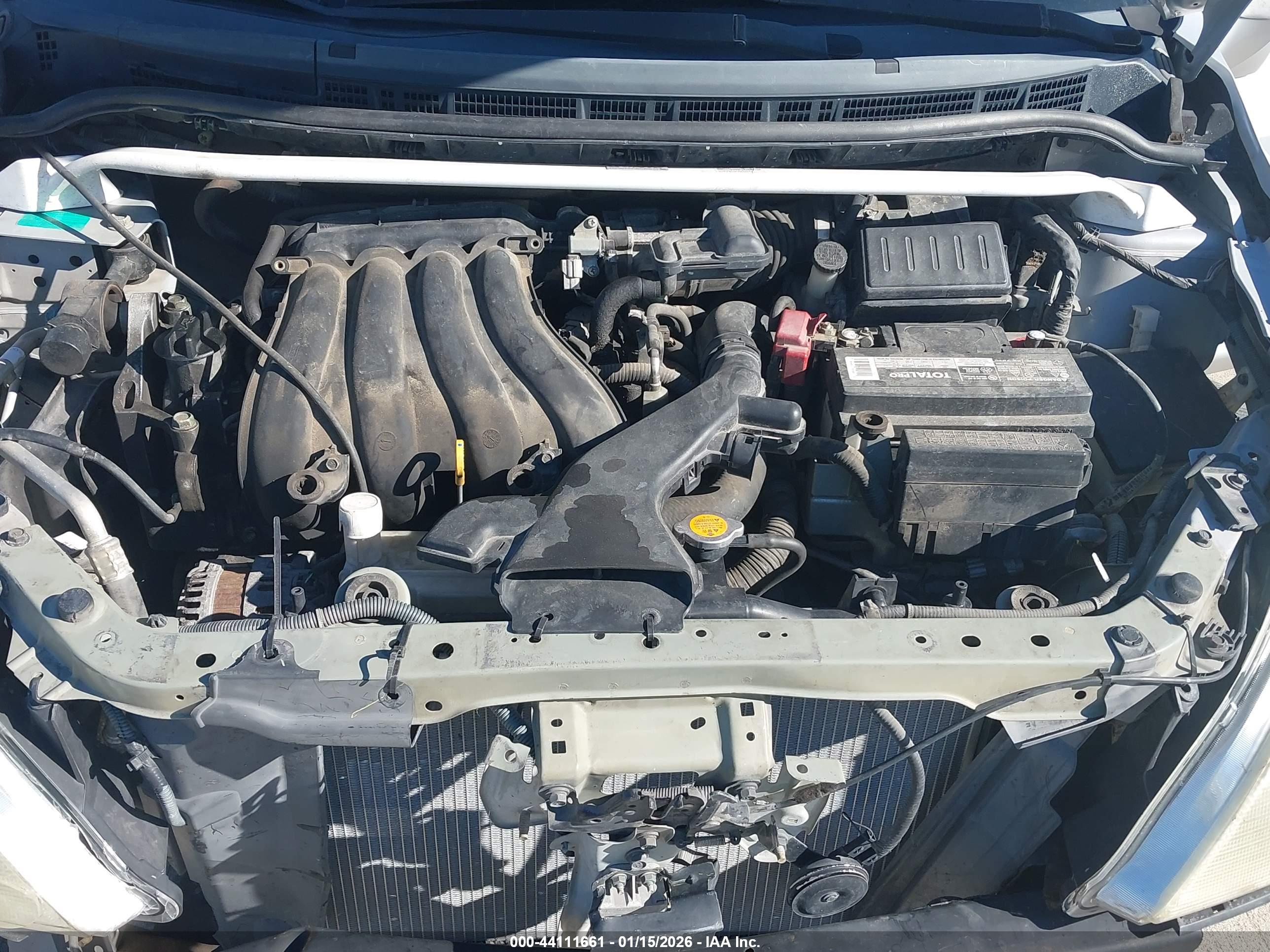 NISSAN VERSA image 10