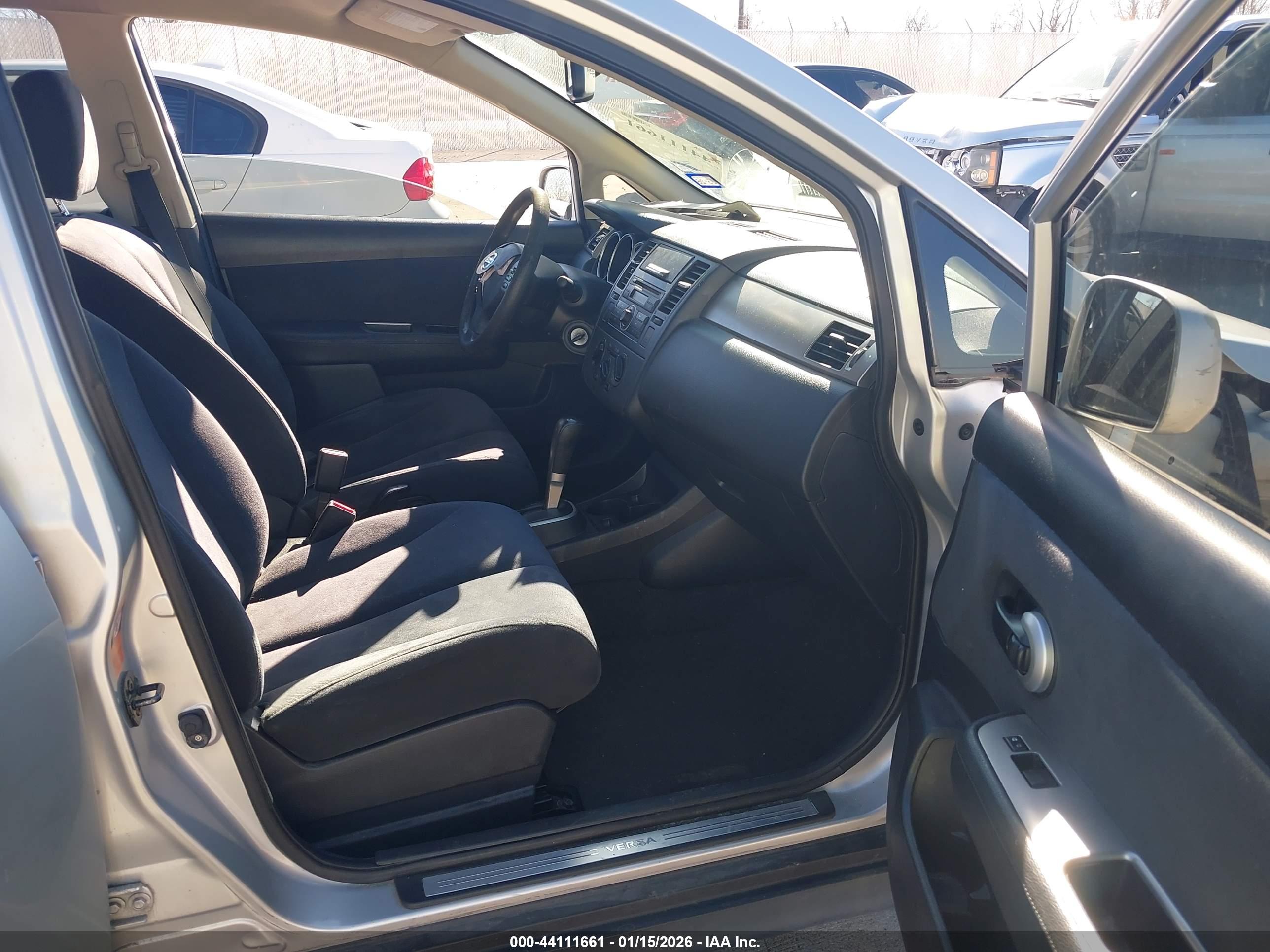 NISSAN VERSA image 5