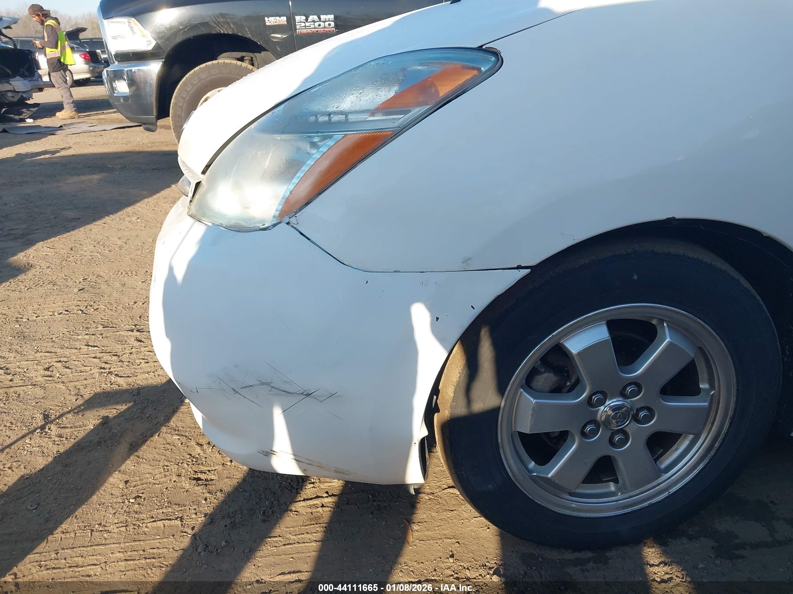 TOYOTA PRIUS image 6