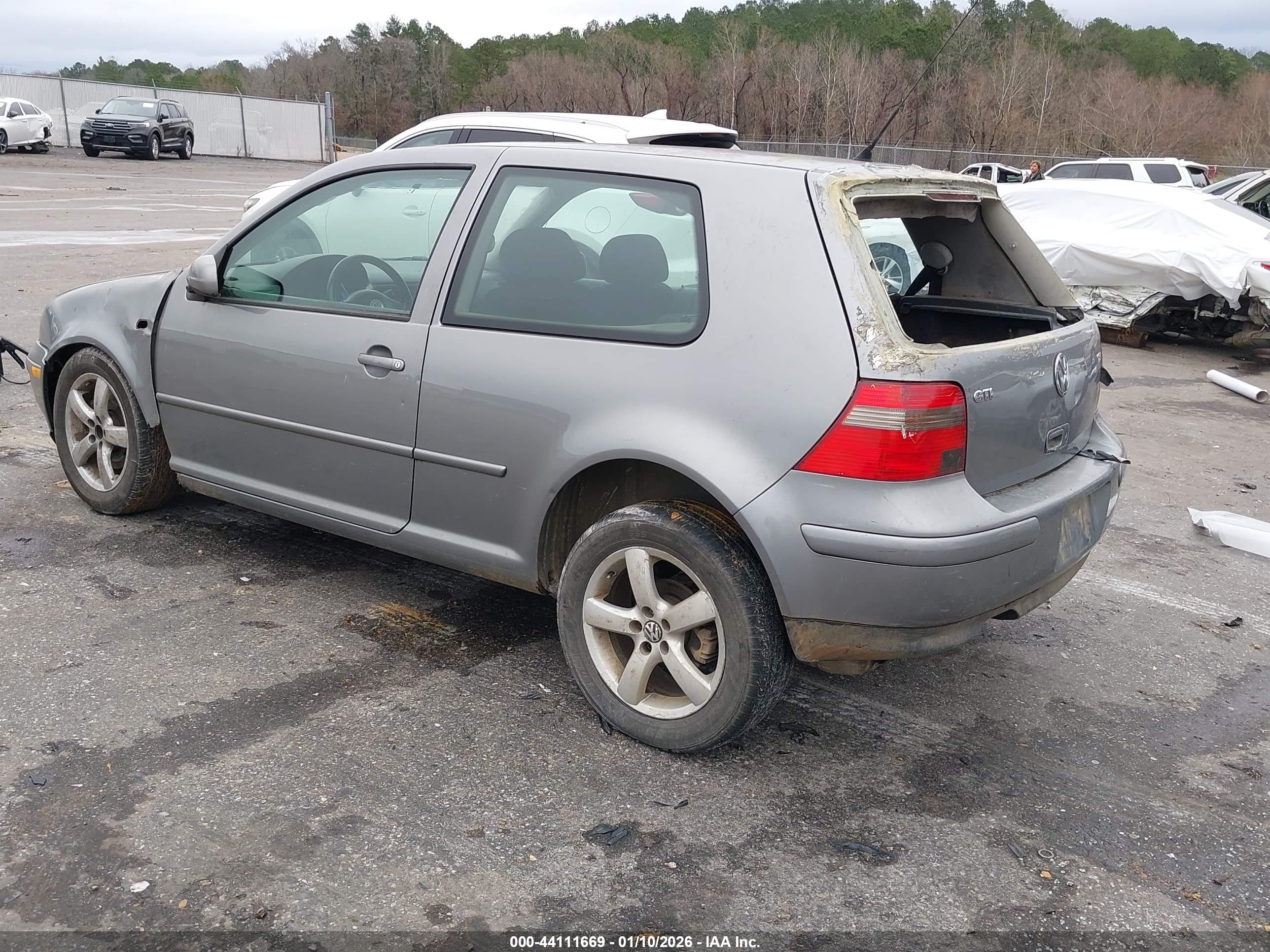 VOLKSWAGEN GTI image 3